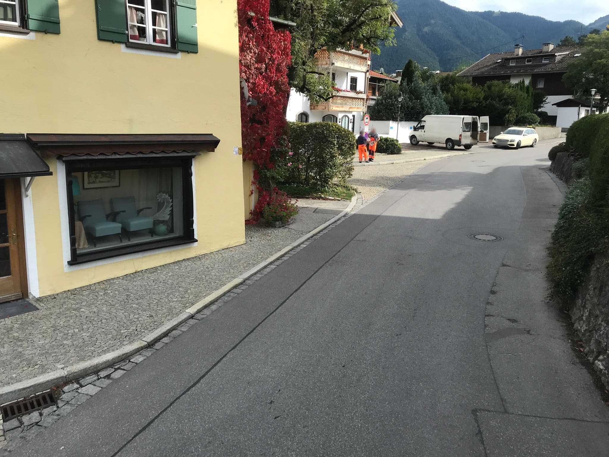 Street view near Seehotel Waltershof, Rottach-Egern — © madelenarnesdotter (CC BY-SA · Mapillary)