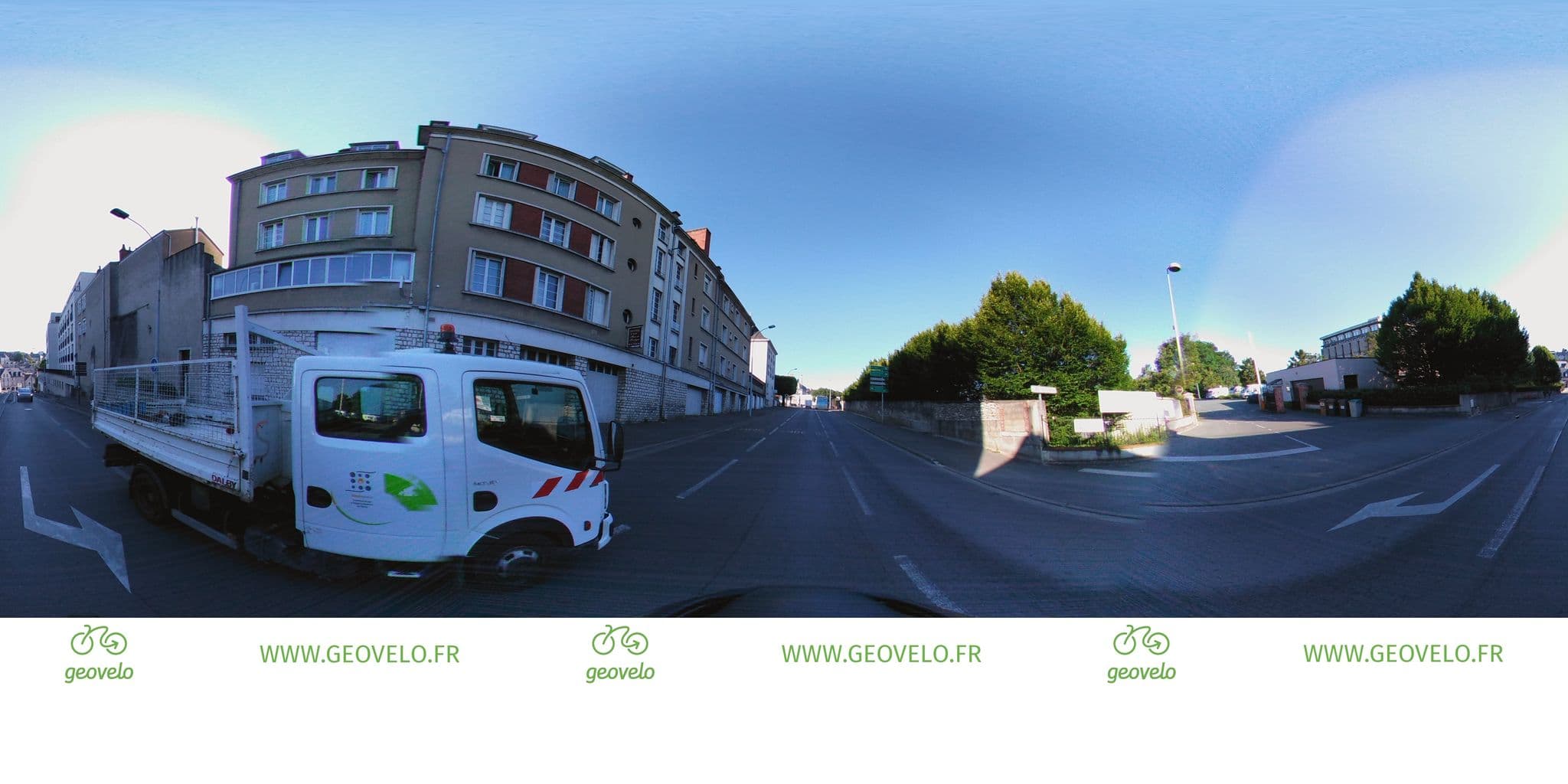 Street view near Hôtel Anne de Bretagne, Blois — © simon_geovelo (CC BY-SA · Mapillary)