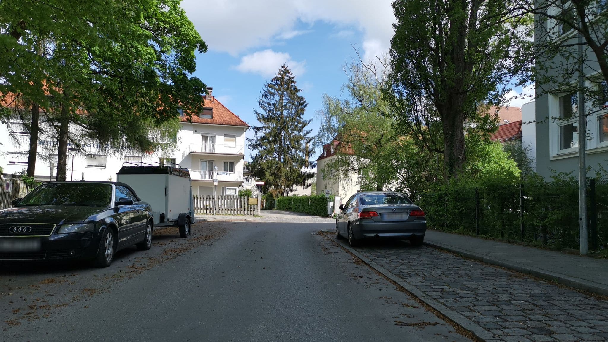 Street view near Hotel Avella Garni Munich, Munich — © meskalin (CC BY-SA · Mapillary)