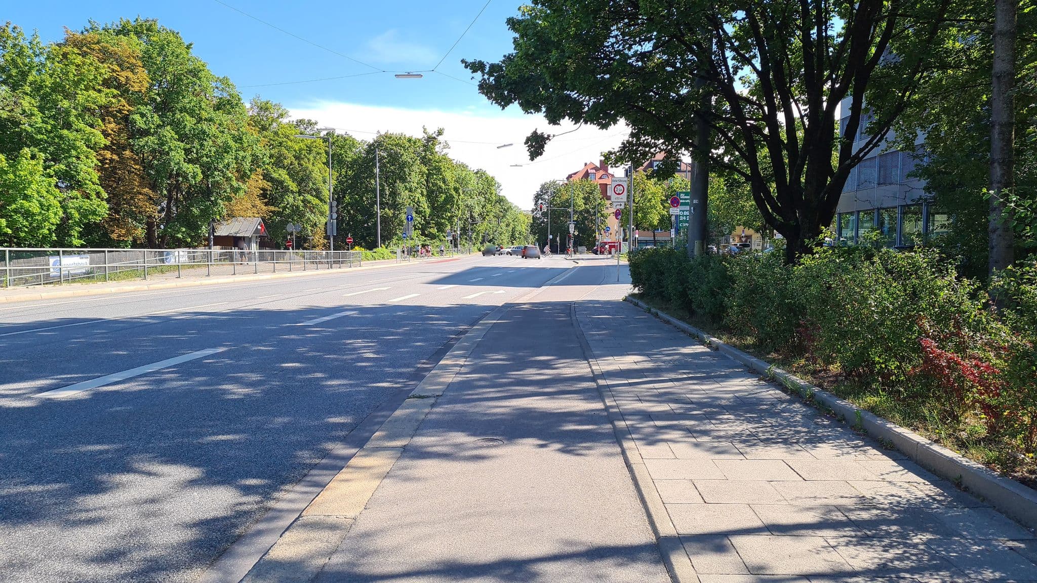 Street view near Parking Galleria, Pullach im Isartal — © lortonix (CC BY-SA · Mapillary)