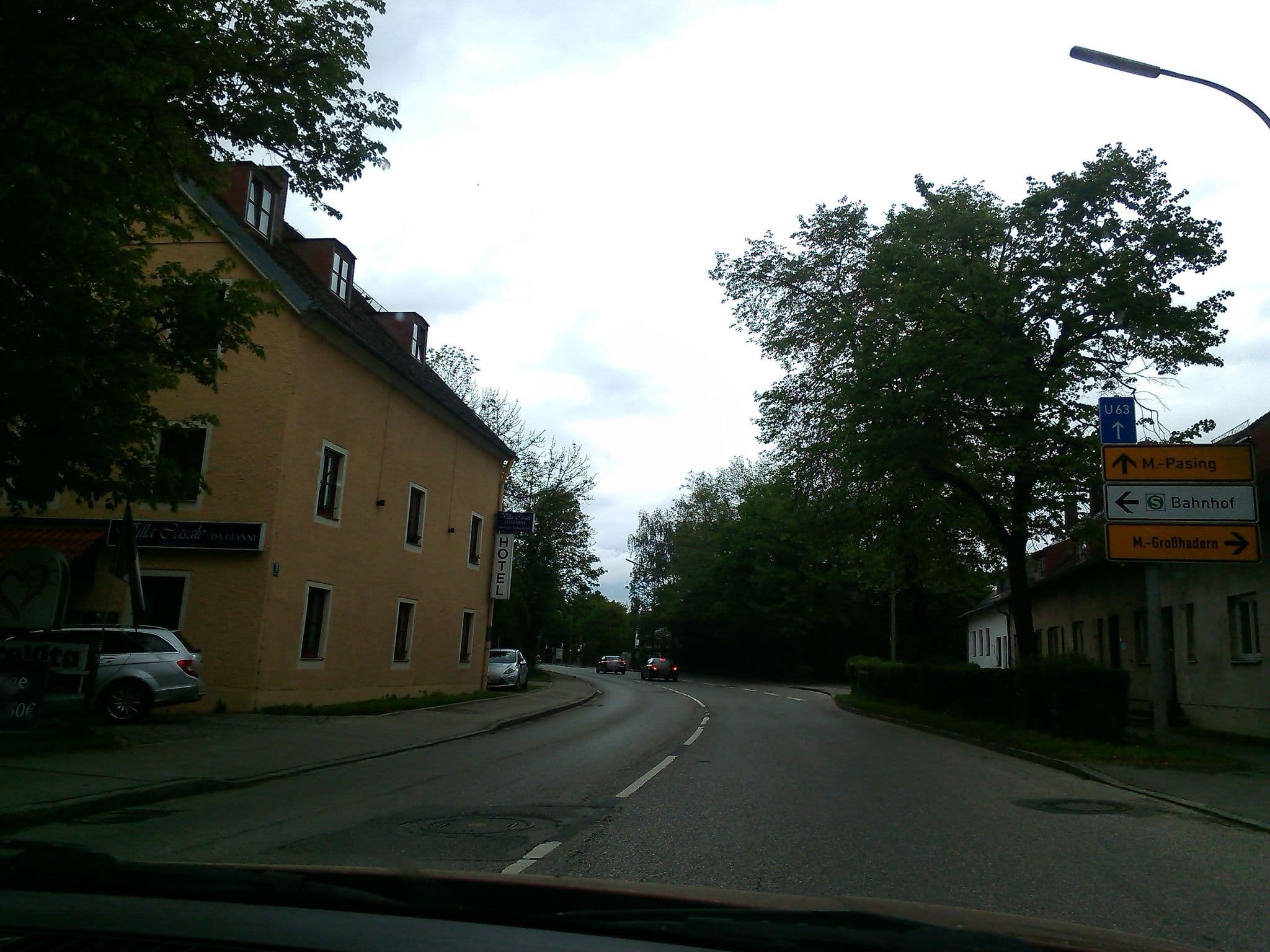 Street view near Hotel Dolce Vita, Gräfelfing — © maturion (CC BY-SA · Mapillary)