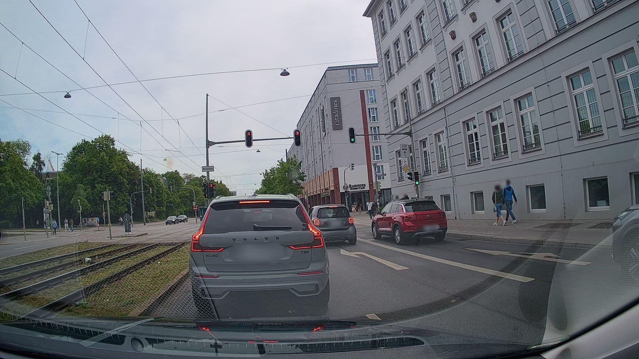 Street view near A&O München Hackerbrücke, Munich — © StefanS79 (CC BY-SA · Mapillary)