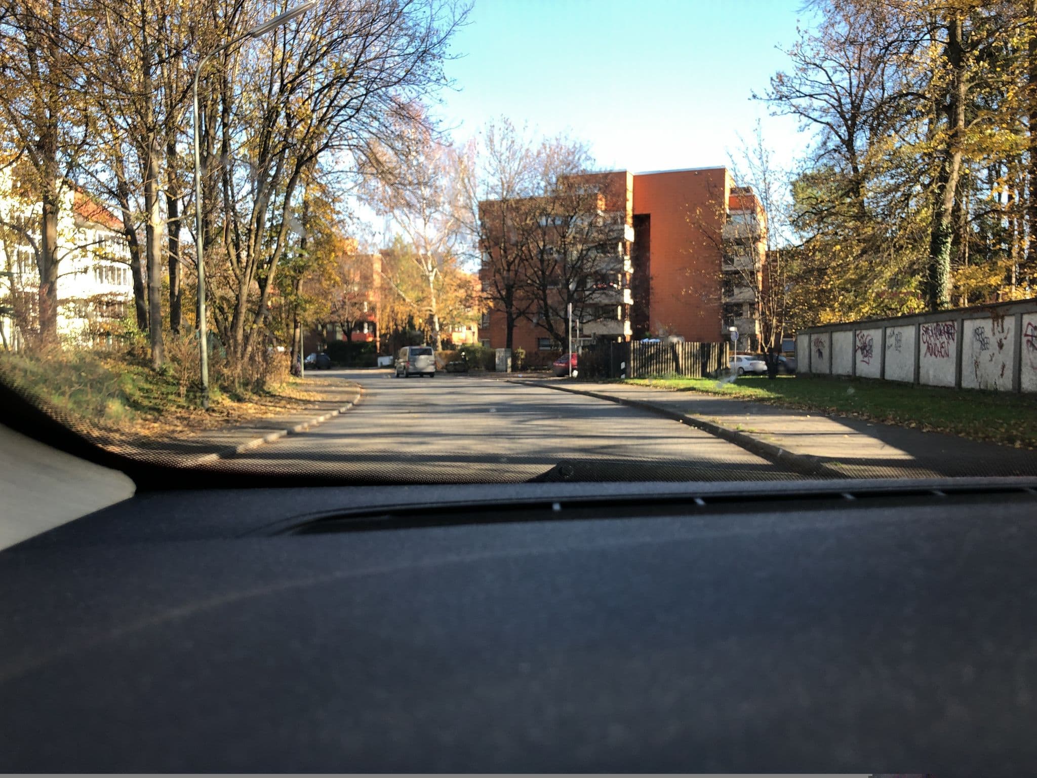 Street view near Domicil Hotel München West, Gröbenzell — © rju (CC BY-SA · Mapillary)
