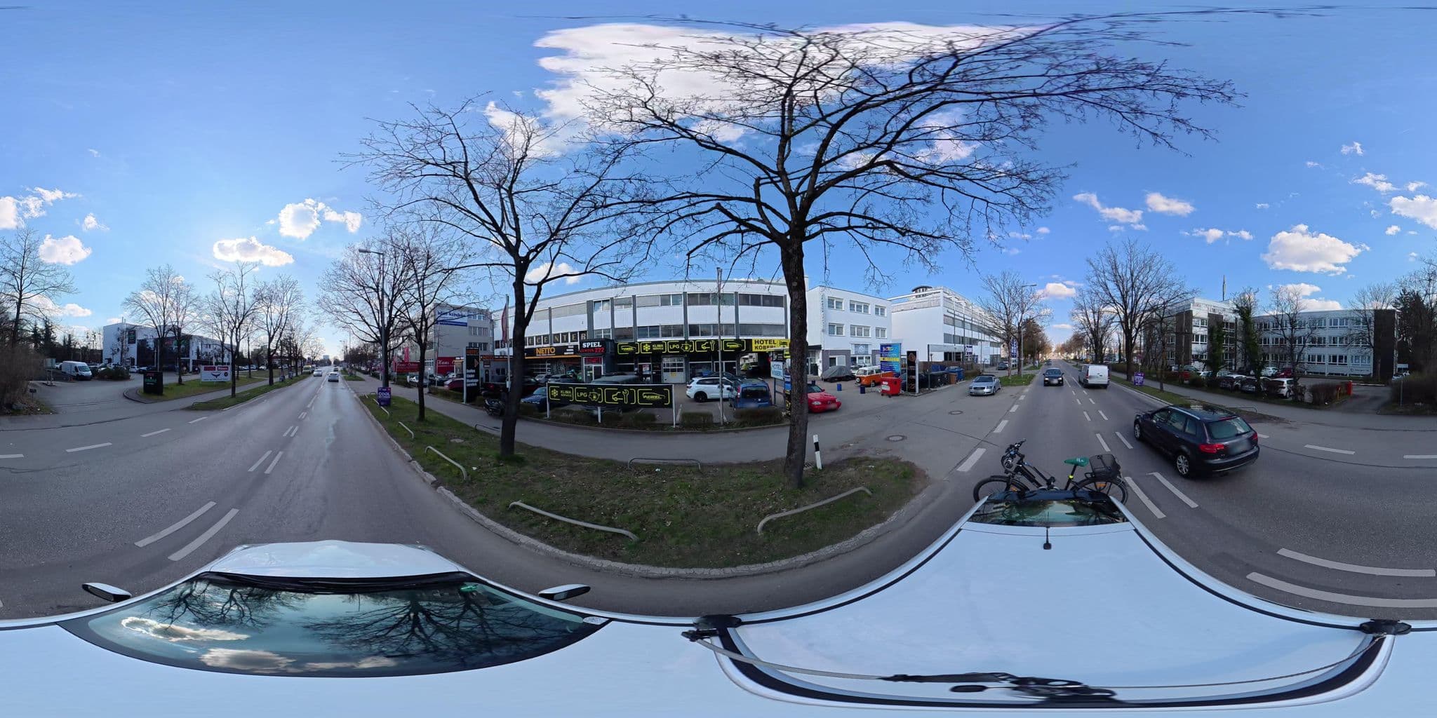Street view near Elbschlößchen, Pasing — © osmplus_org (CC BY-SA · Mapillary)