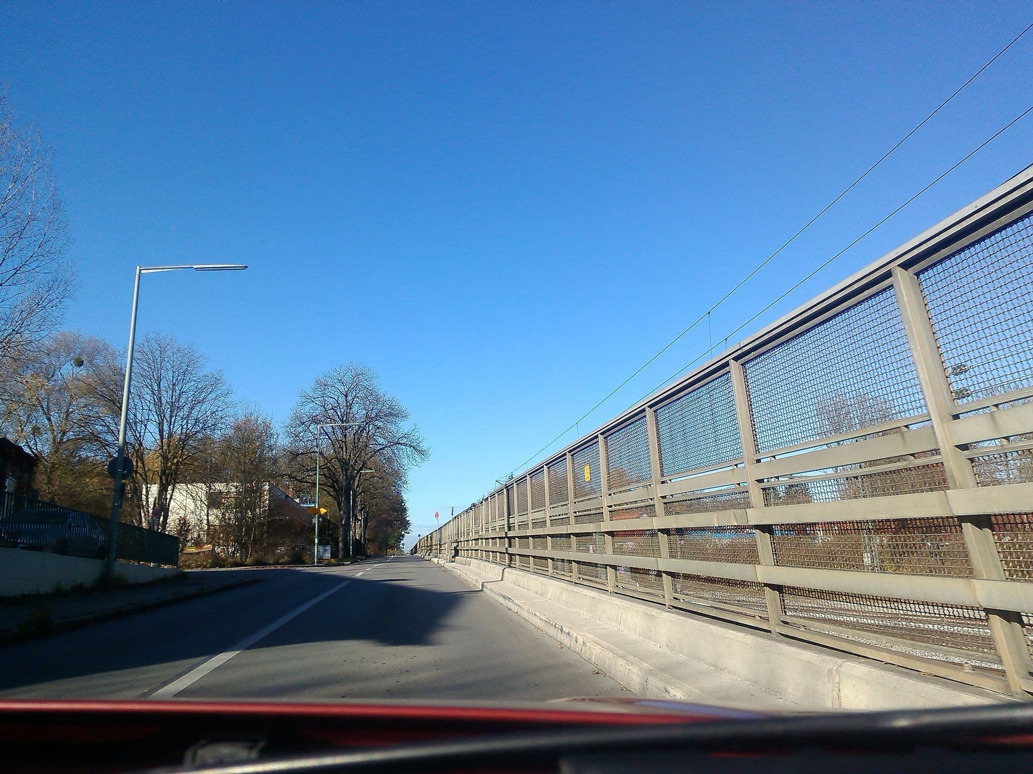 Street view near Boardinghouse Henschelstraße, Gröbenzell — © maturion (CC BY-SA · Mapillary)