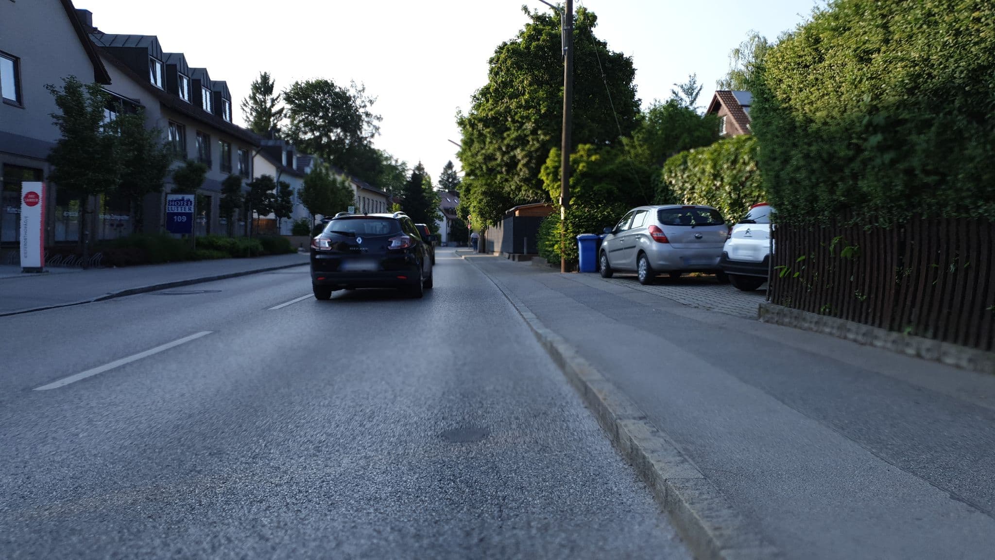 Street view near Hotel Lutter, Karlsfeld — © bezur (CC BY-SA · Mapillary)
