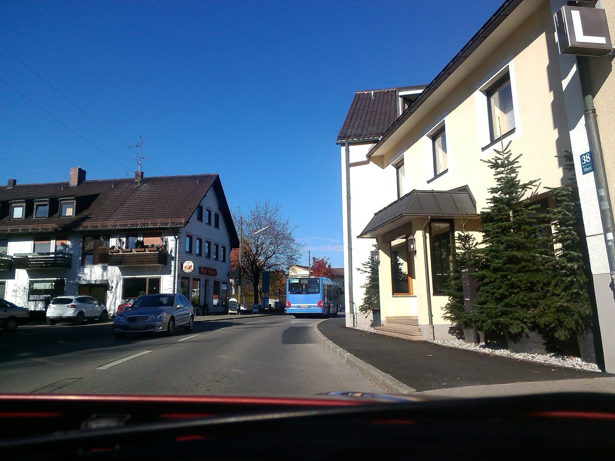 Street view near Hotel Grünwald Garni, Pasing — © maturion (CC BY-SA · Mapillary)