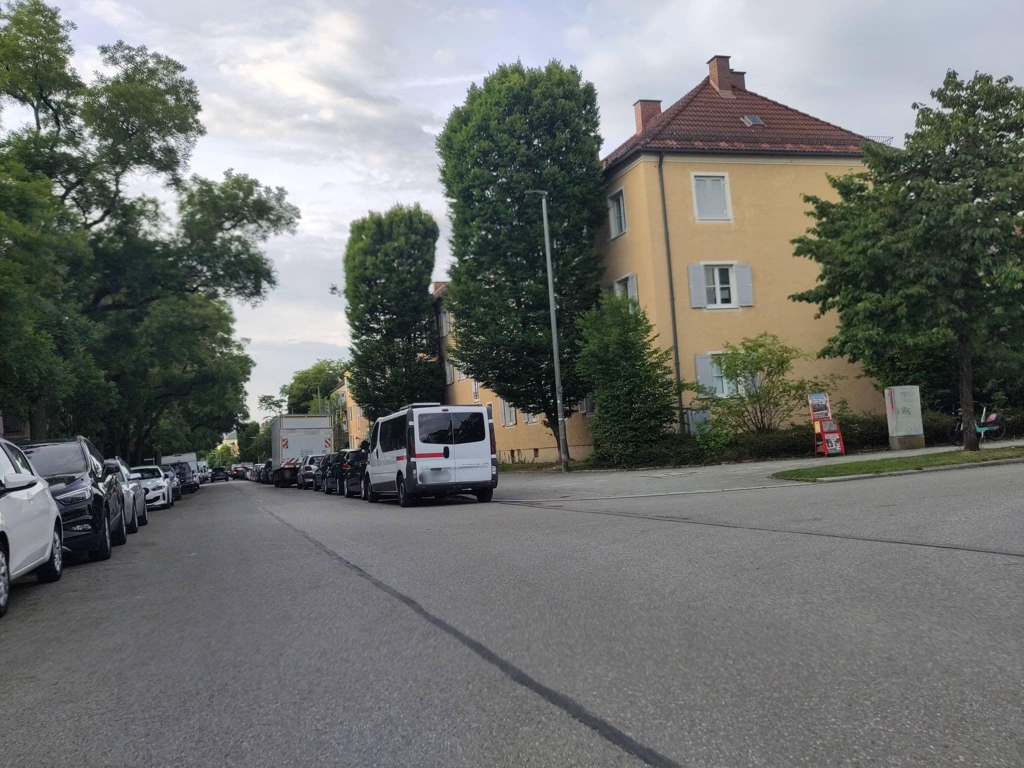 Street view near Hotel Lämmle, Pasing — © thmunichways (CC BY-SA · Mapillary)