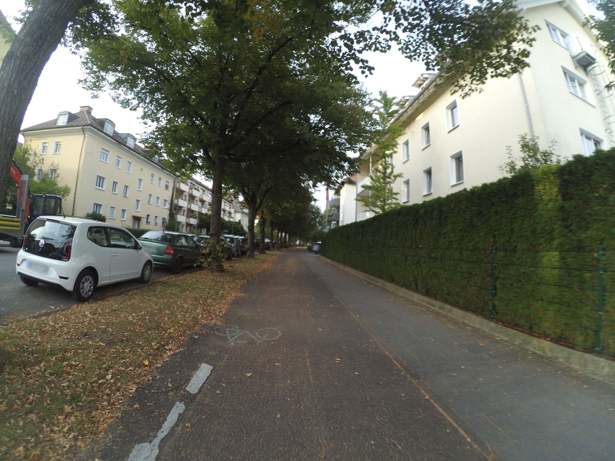 Street view near Hotel Kriemhild am Hirschgarten in München Nymphenburg, Pasing — © ente (CC BY-SA · Mapillary)