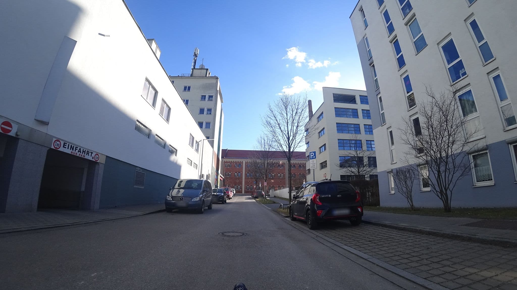 Street view near MEININGER Hotel Munich City Center, Munich — © stephanesser (CC BY-SA · Mapillary)