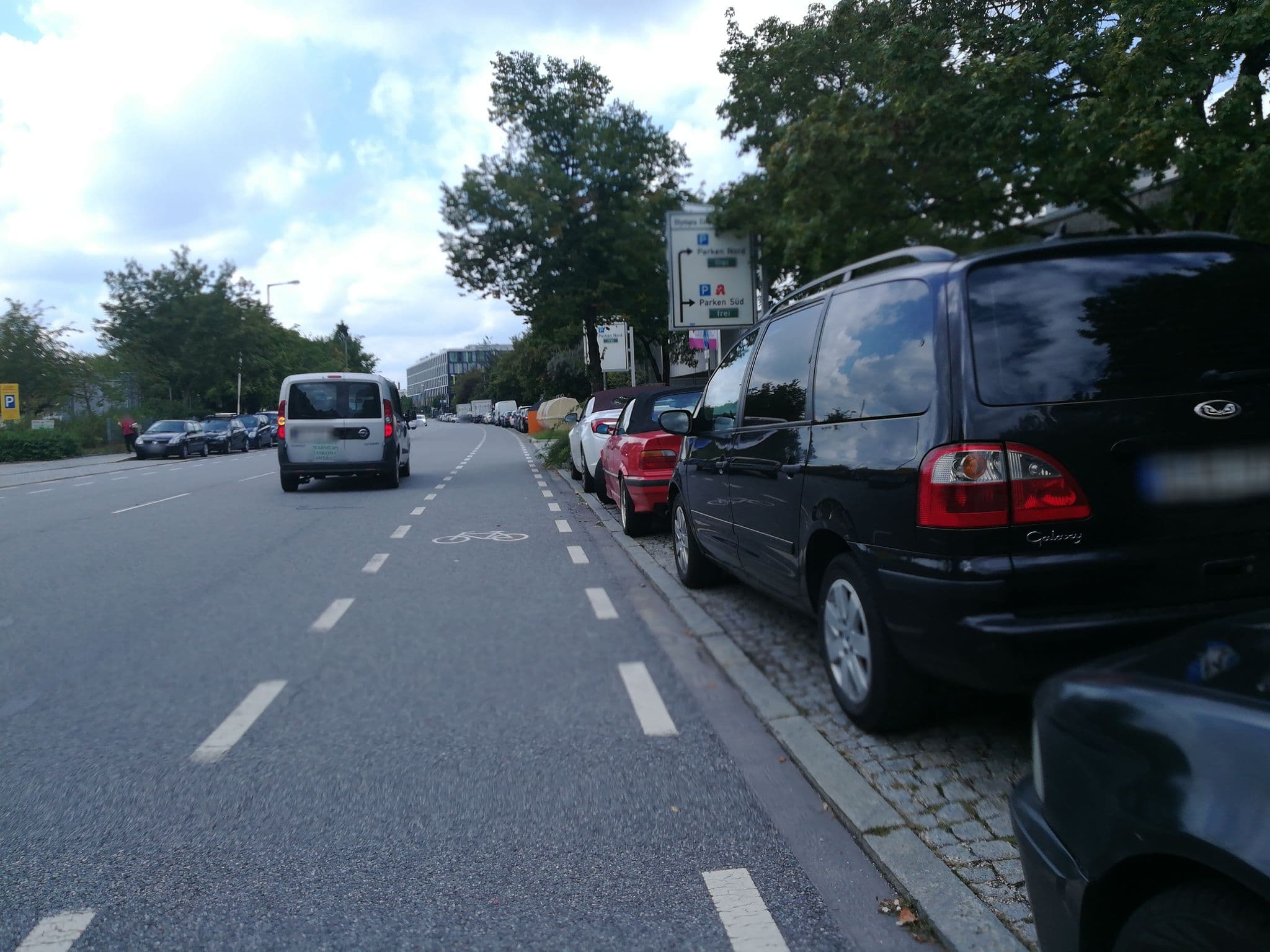 Street view near LetoMotel München City Nord, Munich — © wedaka (CC BY-SA · Mapillary)