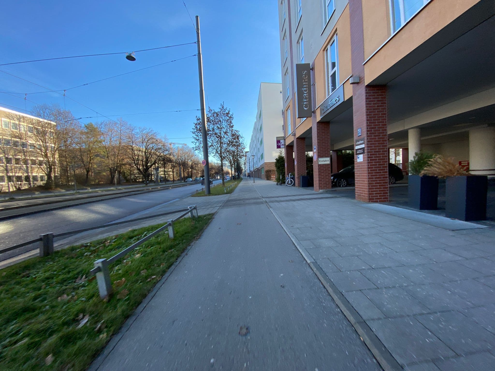 Street view near Citadines Apart Hotel, Munich — © piaitsch (CC BY-SA · Mapillary)