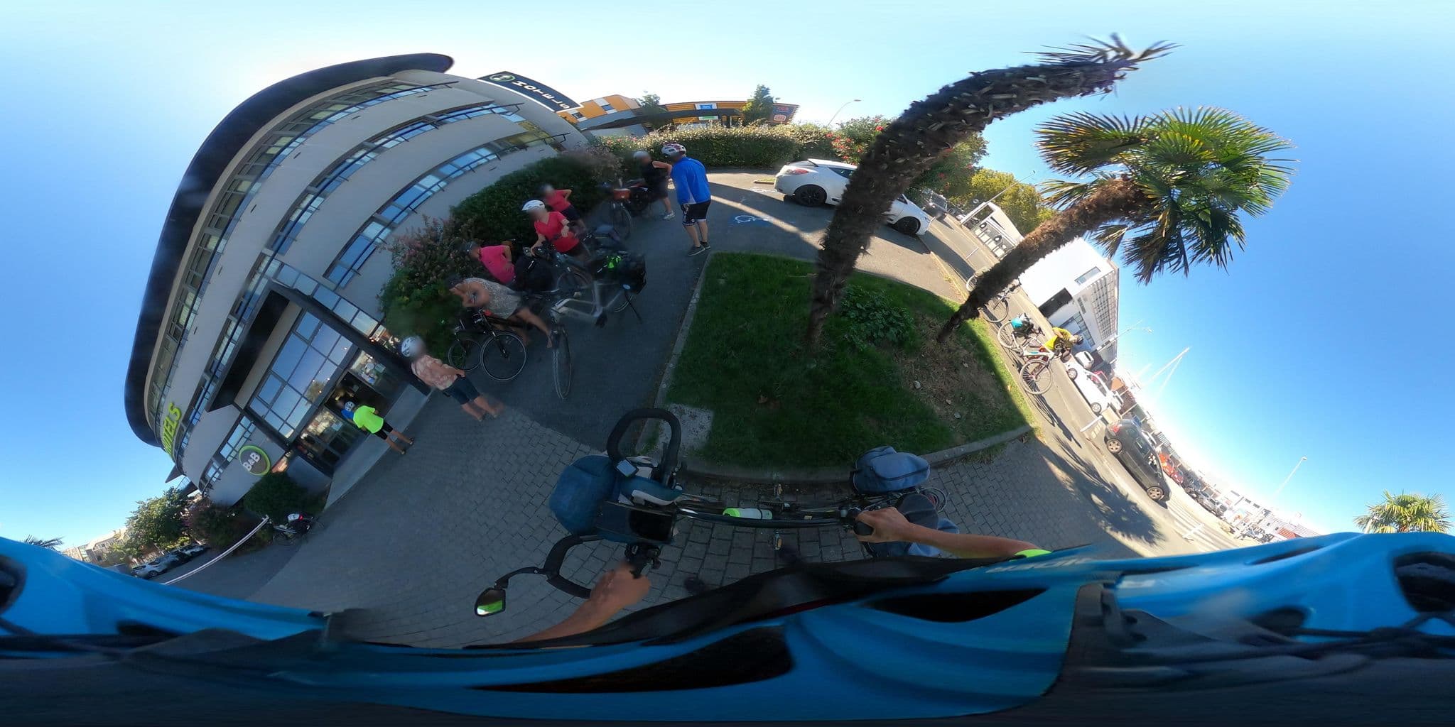 Street view near B&B Hotel, La Rochelle — © padididejurbise (CC BY-SA · Mapillary)