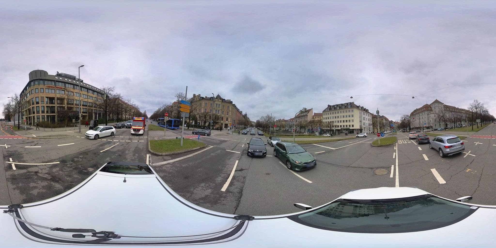 Street view near Viennahouse, Munich — © osmplus_org (CC BY-SA · Mapillary)