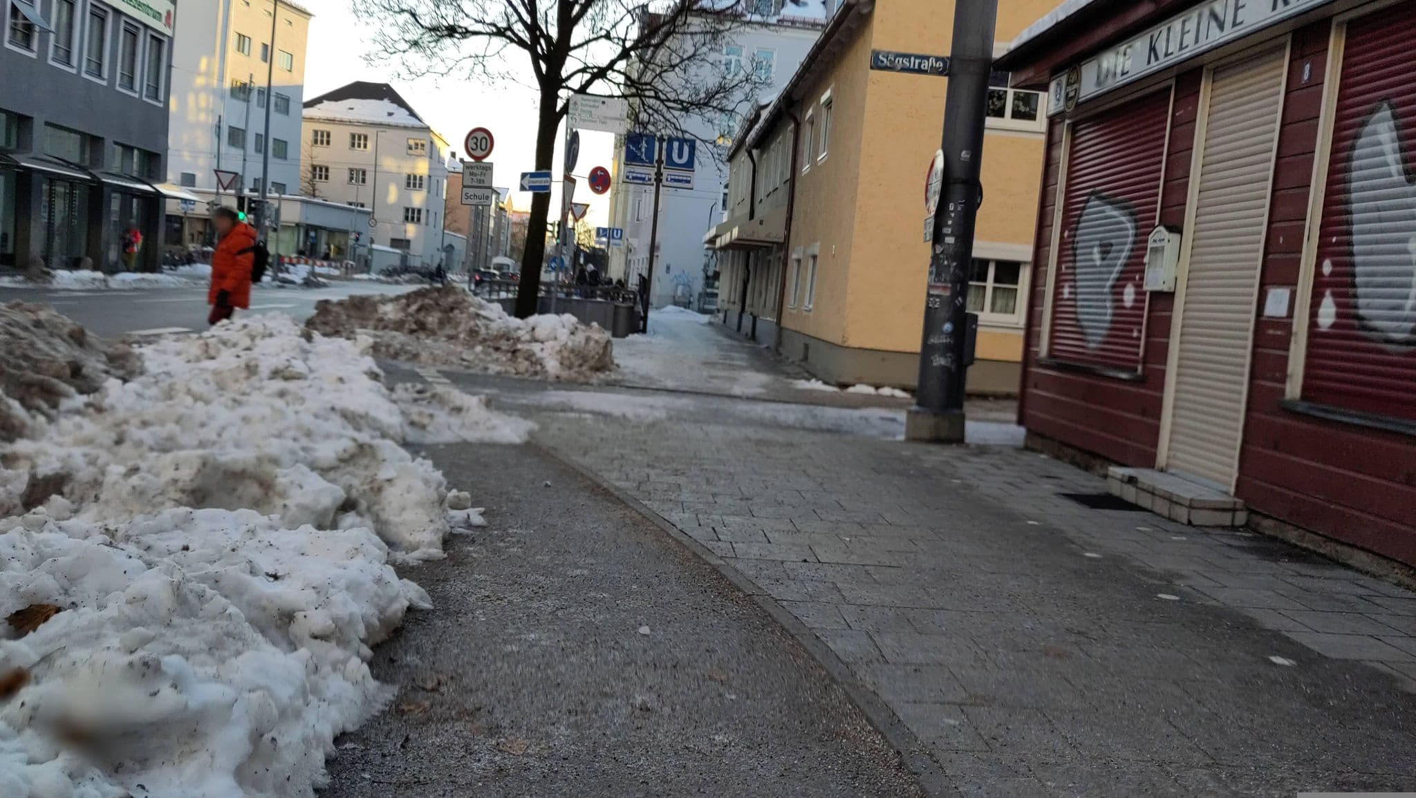 Street view near META Hotels GmbH, Munich — © thmunichways (CC BY-SA · Mapillary)