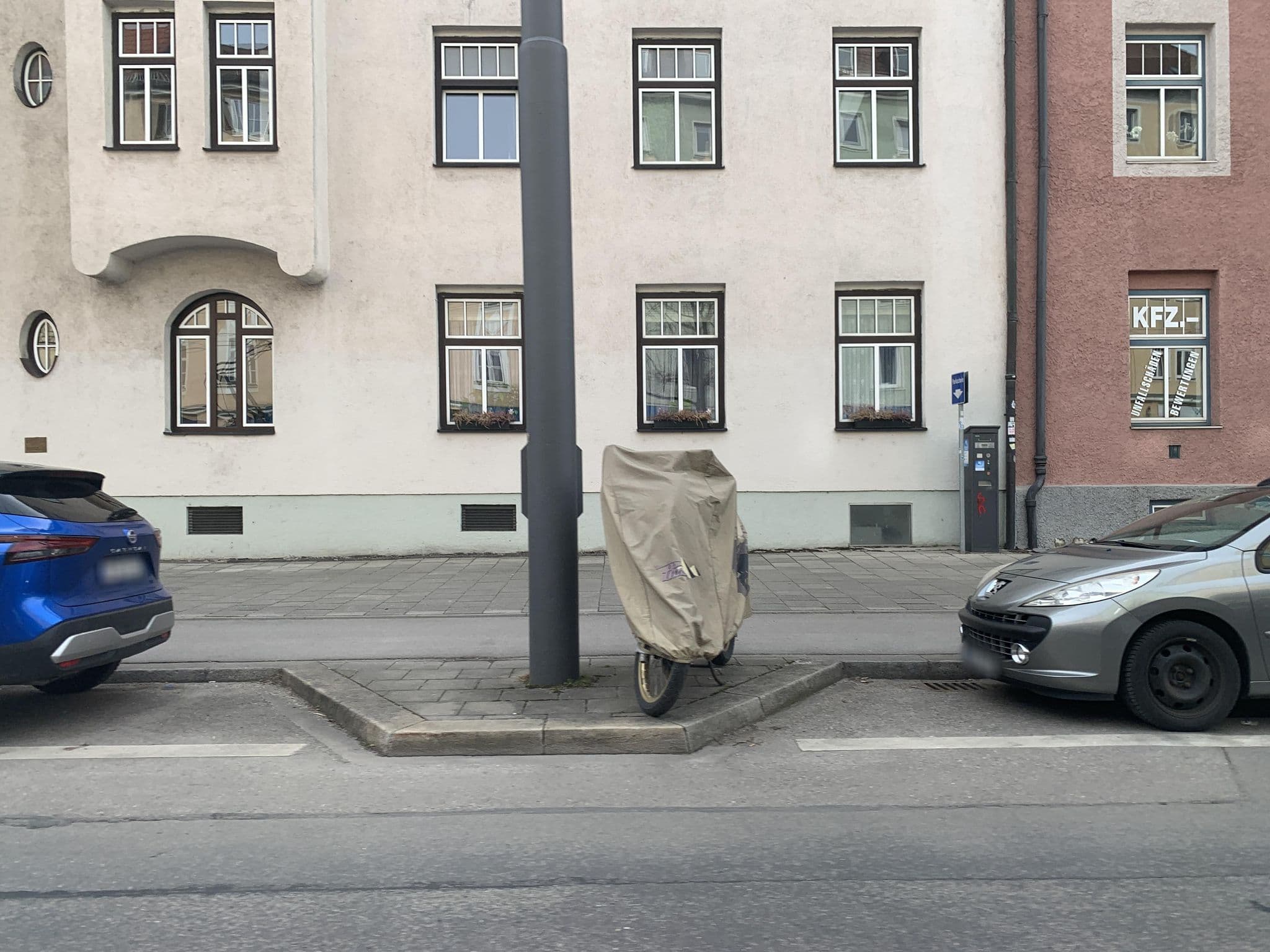 Street view near Hotel Brecherspitze Munich, Munich — © robot8a (CC BY-SA · Mapillary)