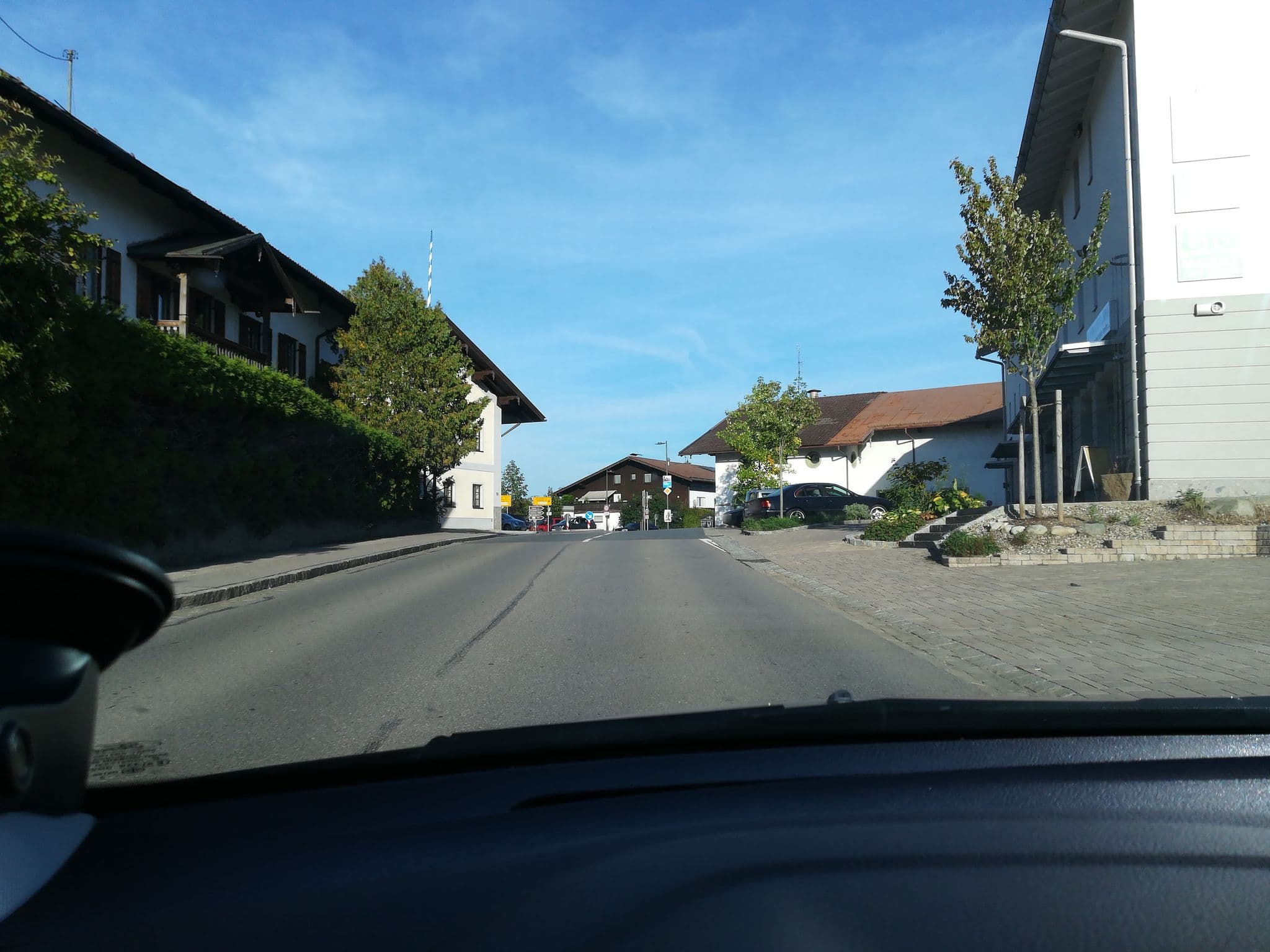 Street view near Schäffler Landgasthof, Feldkirchen-Westerham — © biffe (CC BY-SA · Mapillary)