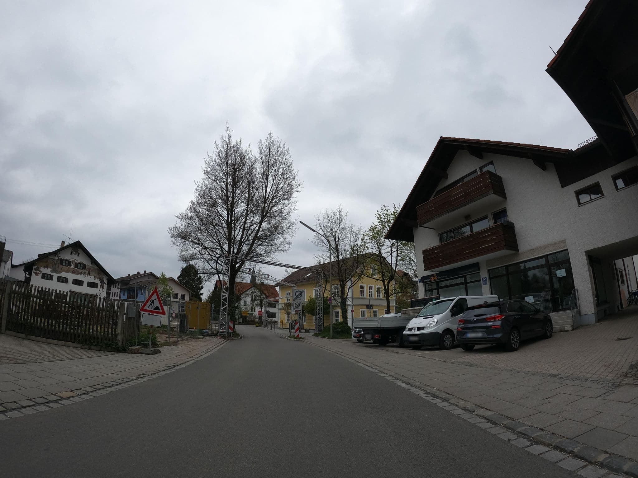 Street view near Hotel Thaithuna, Taufkirchen — © strubbl (CC BY-SA · Mapillary)
