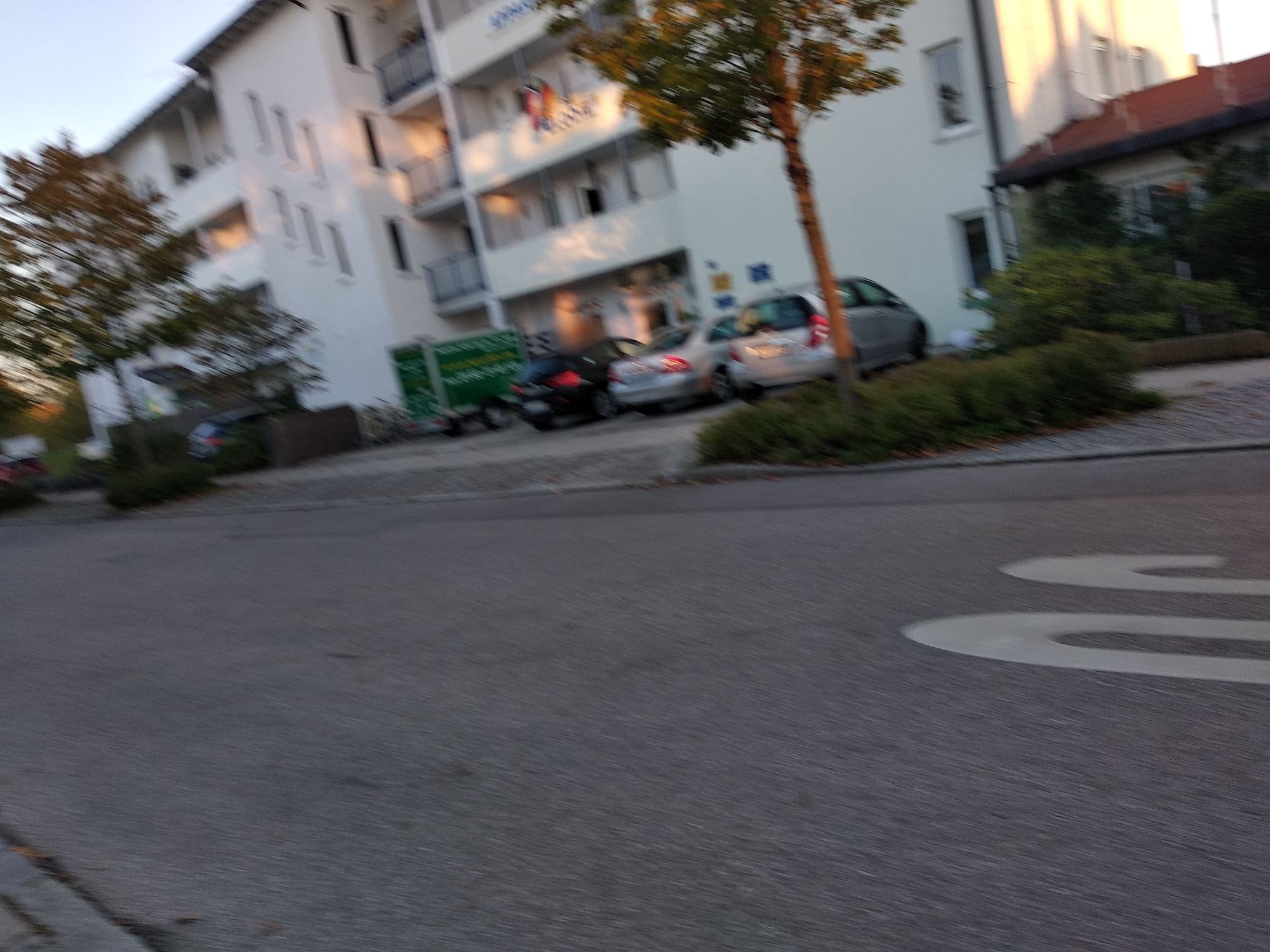 Street view near Elodie Apparthotel und Gästehaus, Vaterstetten — © umap (CC BY-SA · Mapillary)