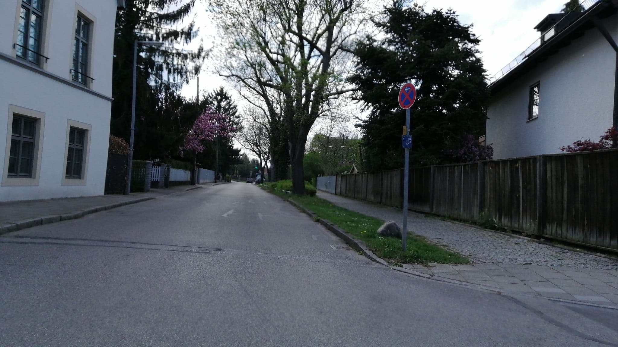 Street view near Reisebüro L'TUR Last Minute, Neubiberg — © jpmw (CC BY-SA · Mapillary)