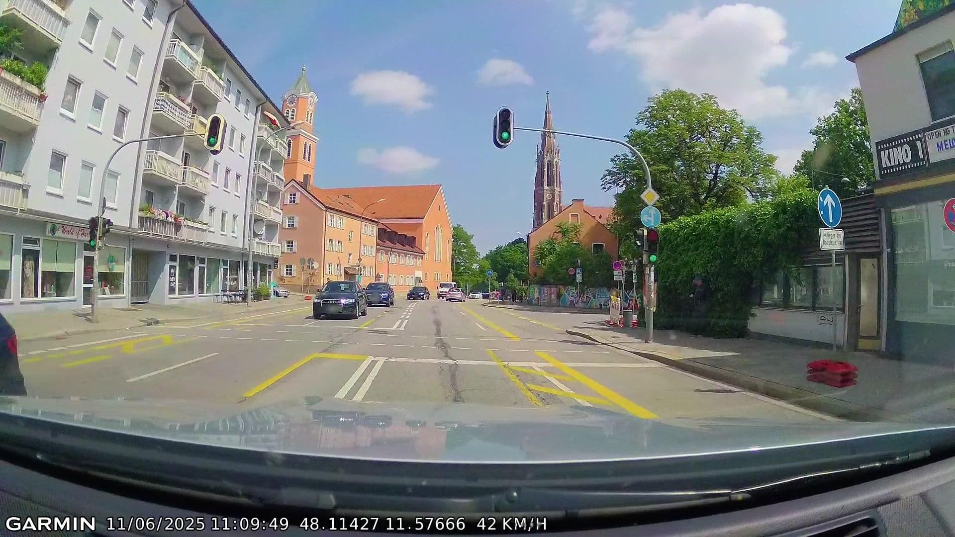 Street view near Pension Wohnheim, Munich — © tqm (CC BY-SA · Mapillary)