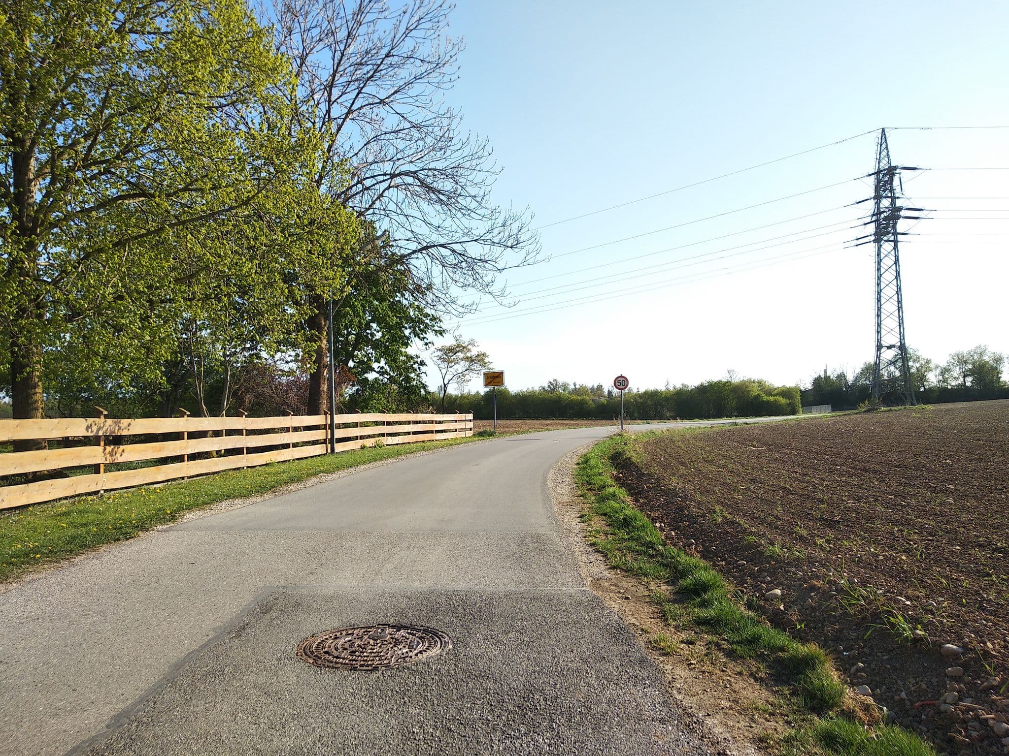 Street view near Pension Lindenhof R. & M. Hagn, Grasbrunn — © umap (CC BY-SA · Mapillary)