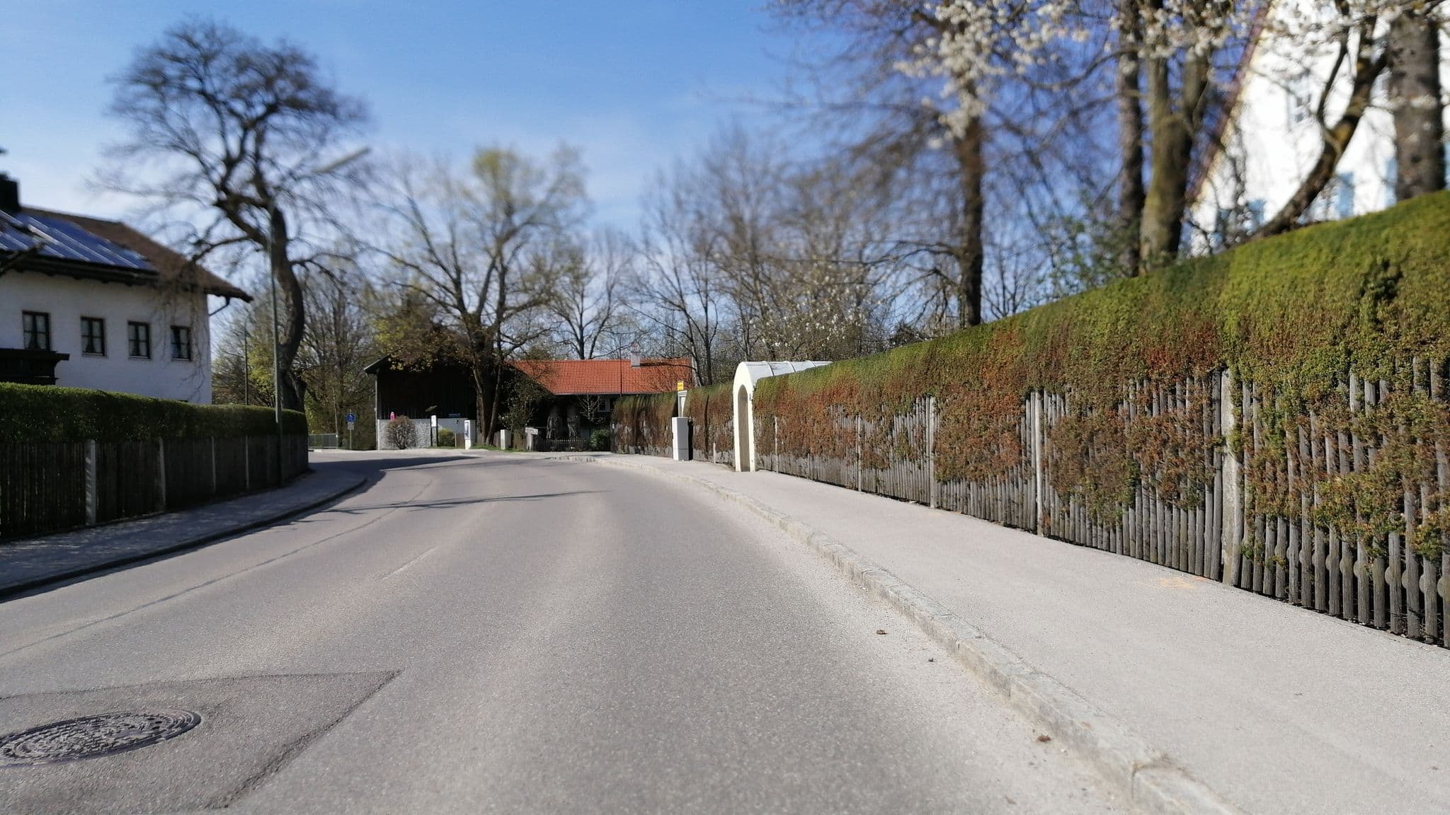 Street view near Sixtmuehle, Taufkirchen — © jpmw (CC BY-SA · Mapillary)
