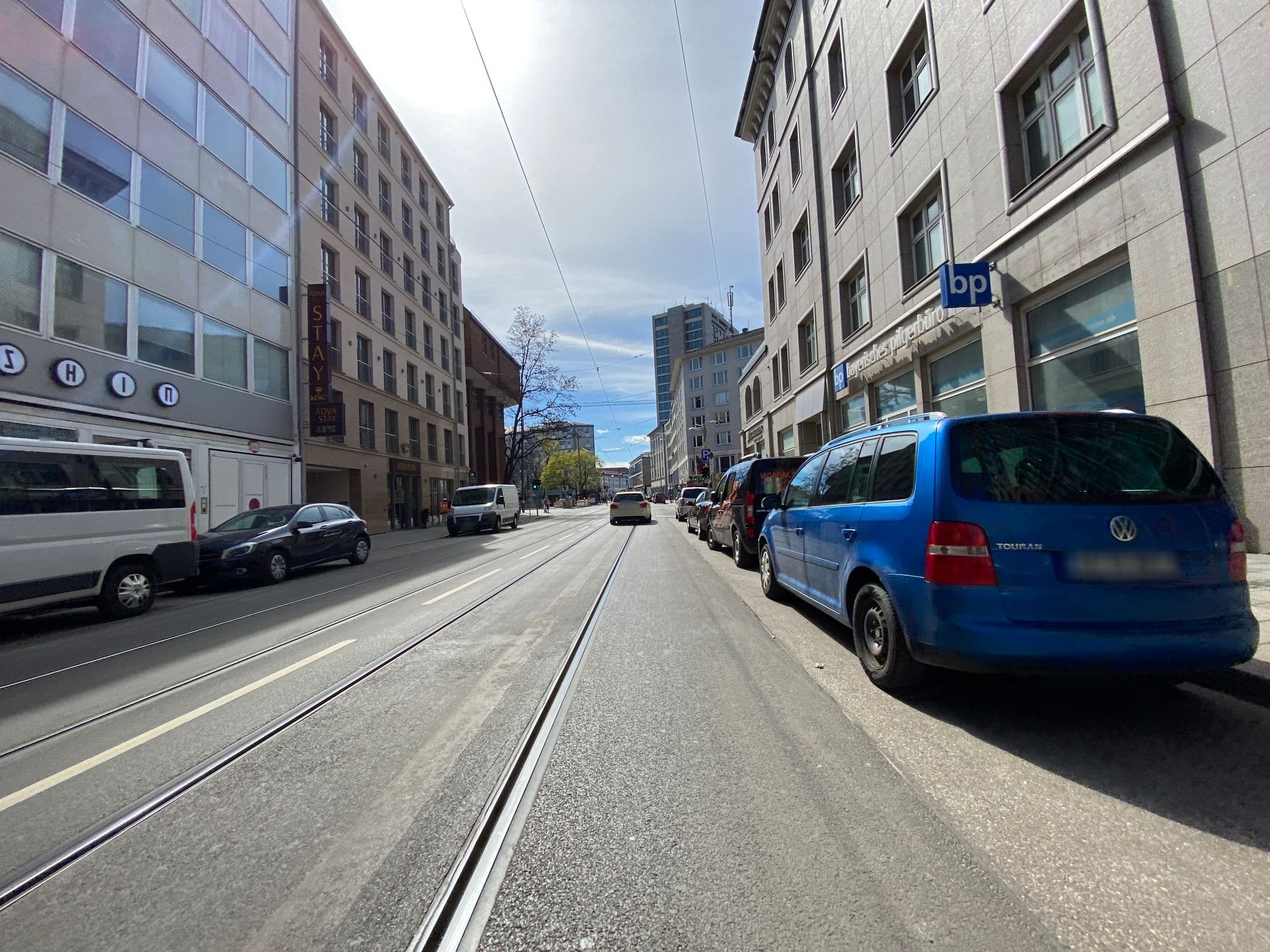 Street view near KING's HOTEL Citystay H. KING e.K. Hotel, Munich — © piaitsch (CC BY-SA · Mapillary)