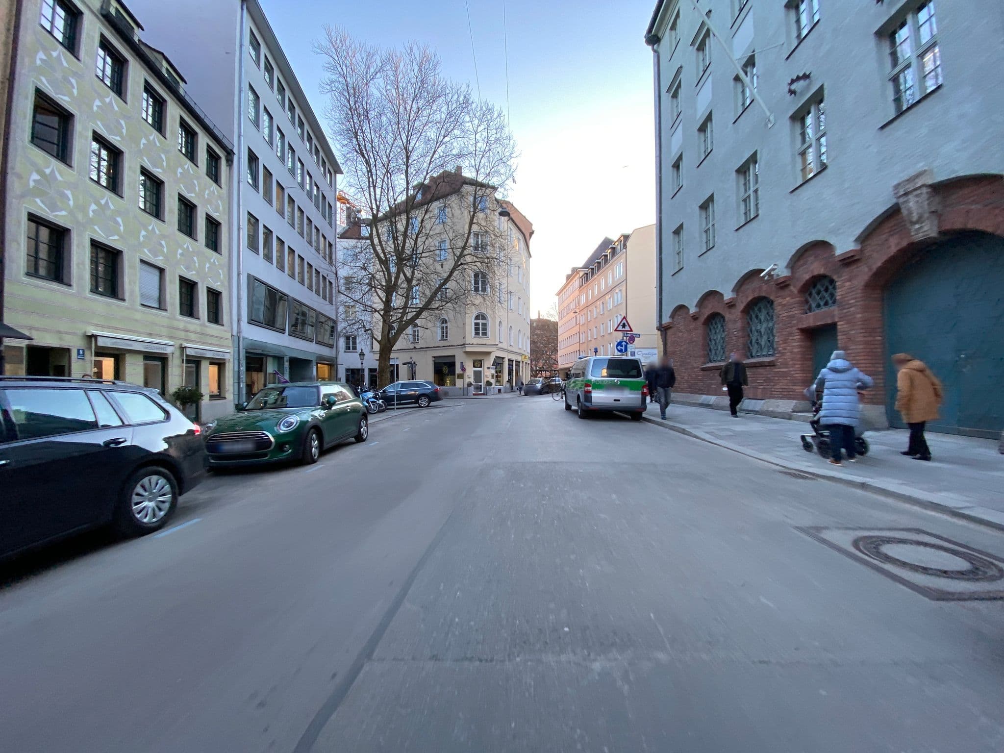 Street view near Dr. Kater Travel, Munich — © piaitsch (CC BY-SA · Mapillary)