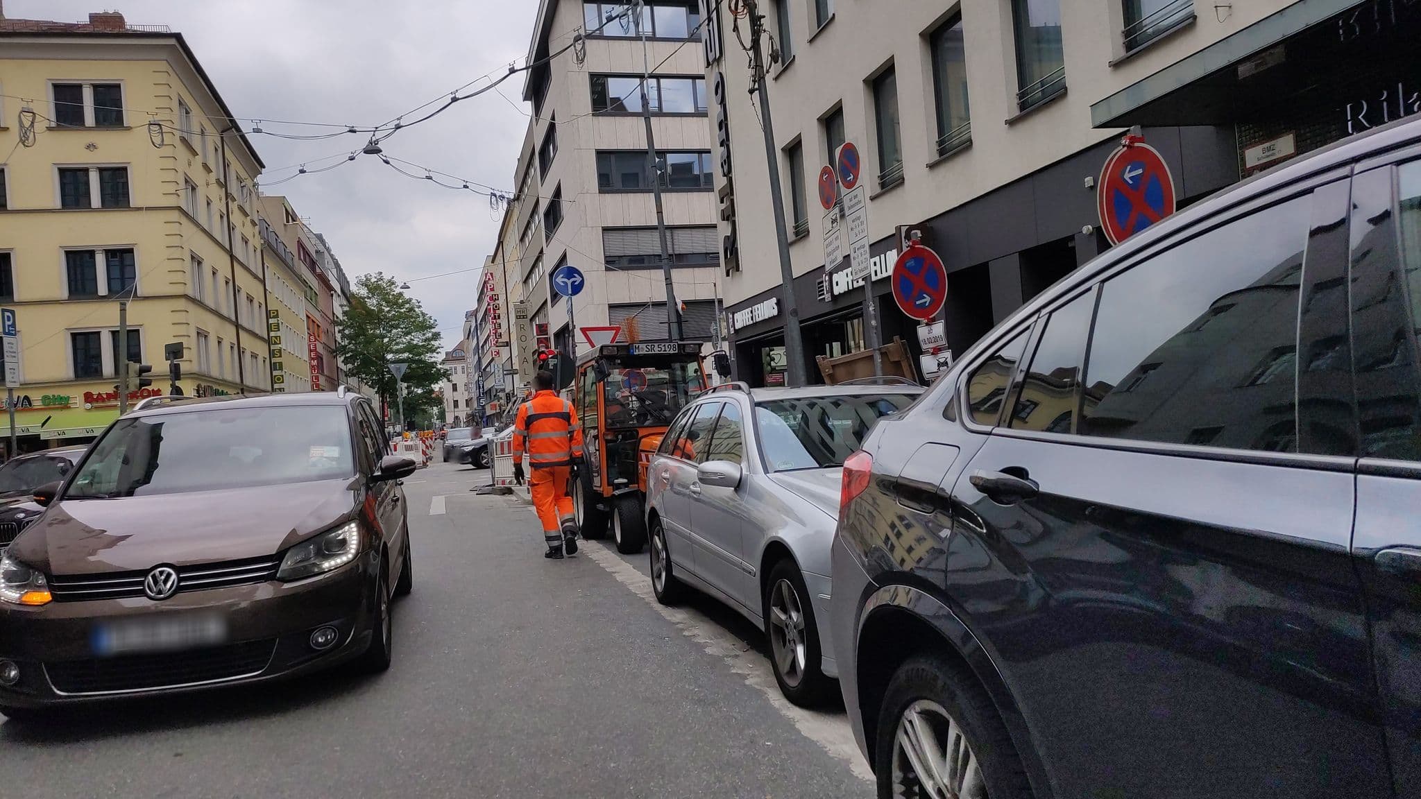 Street view near Daheim Sam und Abi Birnbaum, Munich — © dralfa (CC BY-SA · Mapillary)