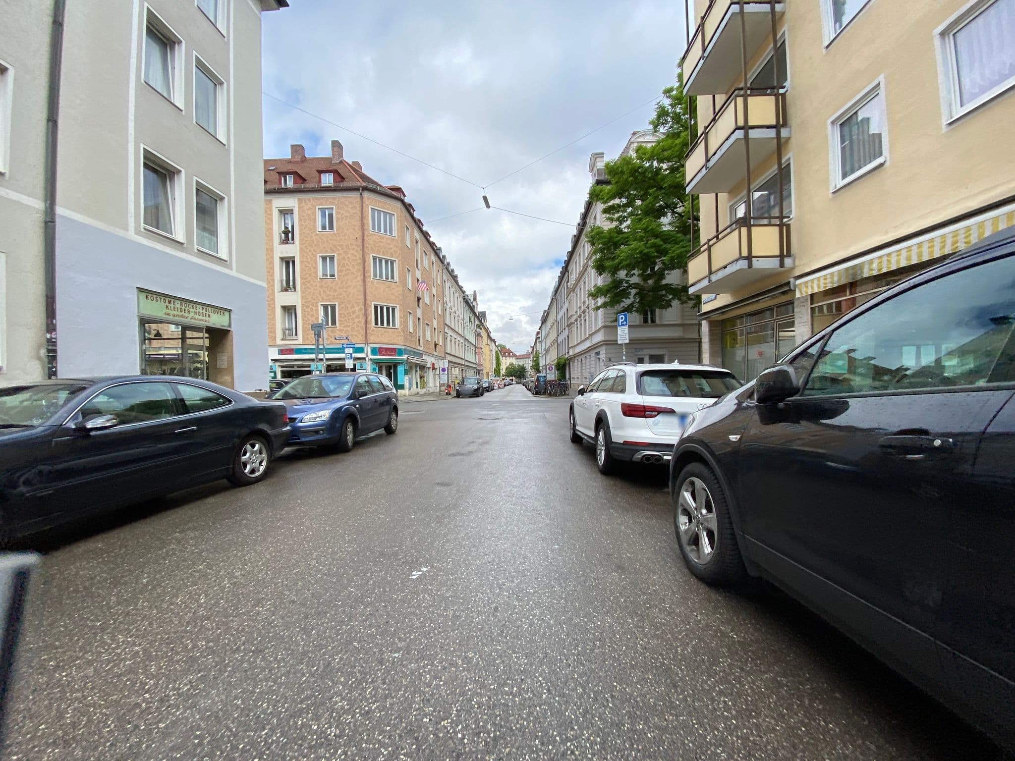 Street view near Zimmervermietung Brückl, Munich — © piaitsch (CC BY-SA · Mapillary)