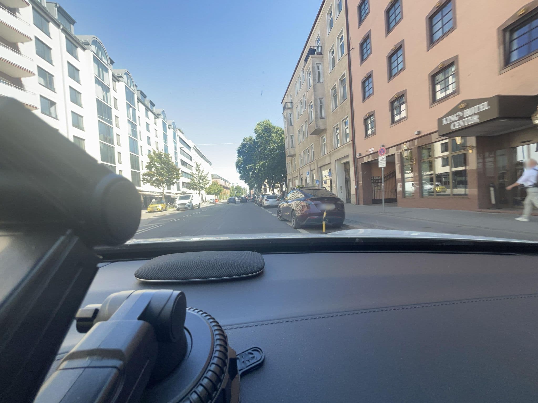 Street view near Hanna King e.K., Munich — © lin_wang (CC BY-SA · Mapillary)
