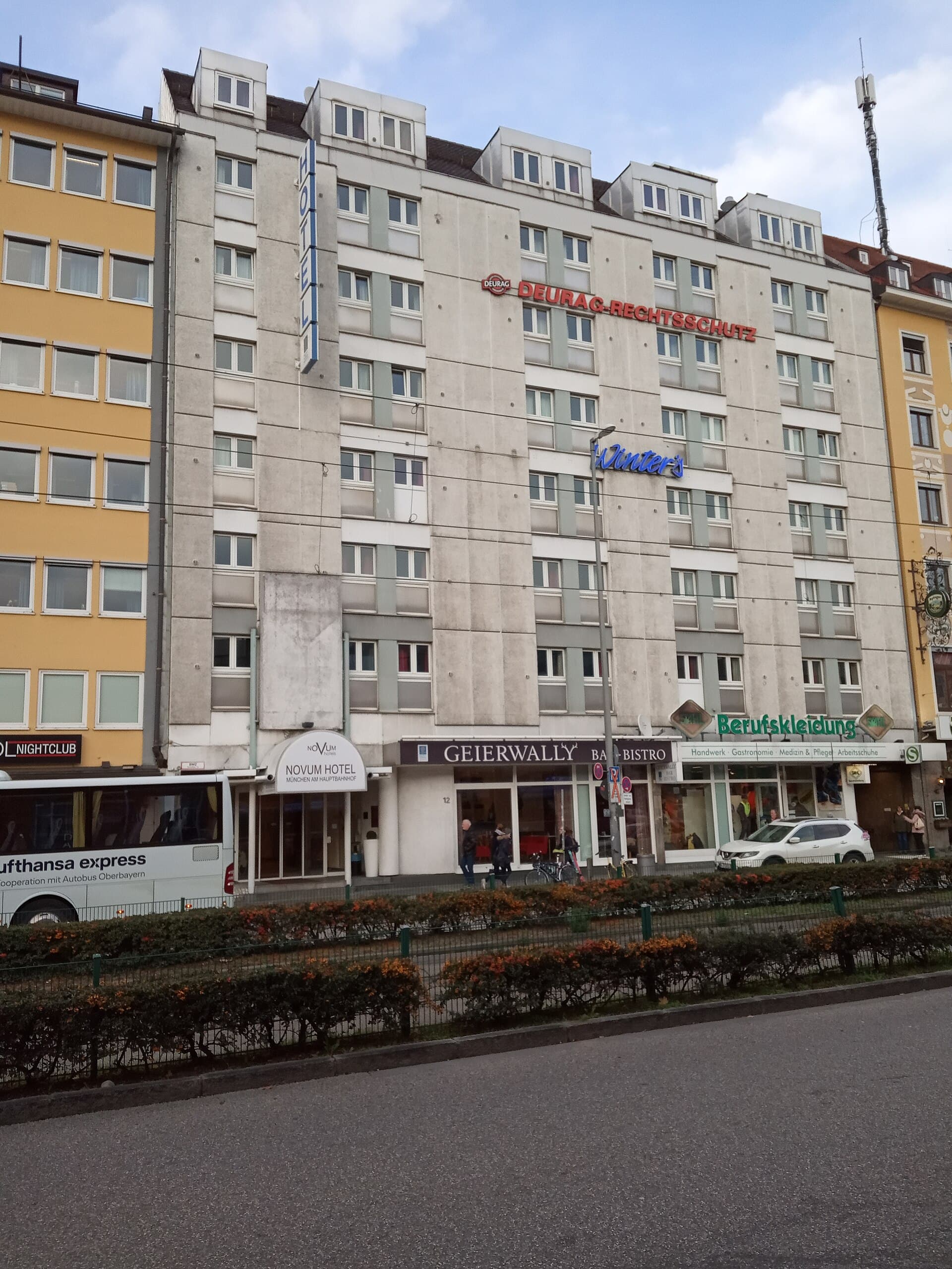 Novum Hotel (via Wikimedia Commons, CC BY-SA 3.0)