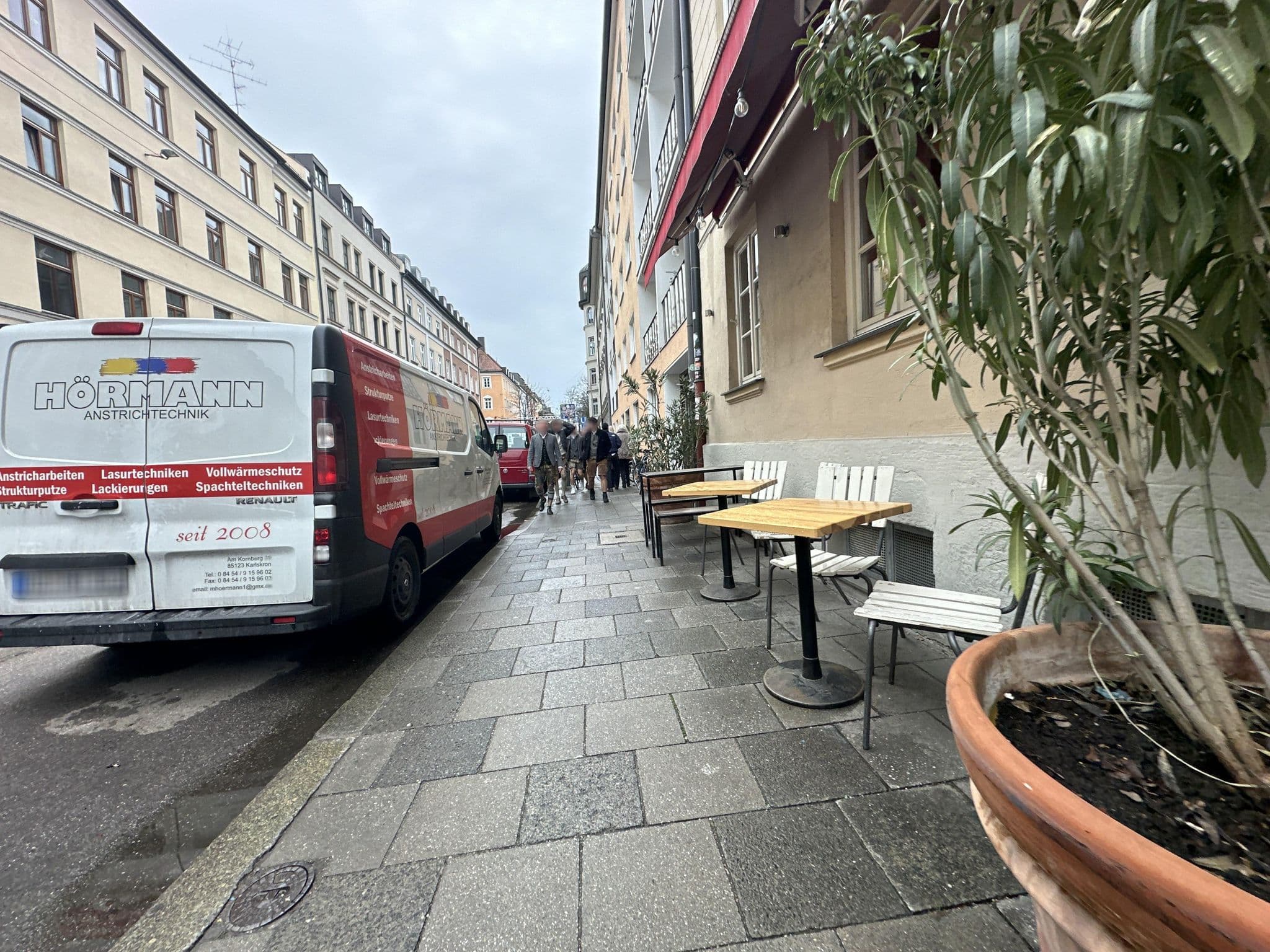 Street view near Pension Bellevue, Munich — © quickness805 (CC BY-SA · Mapillary)