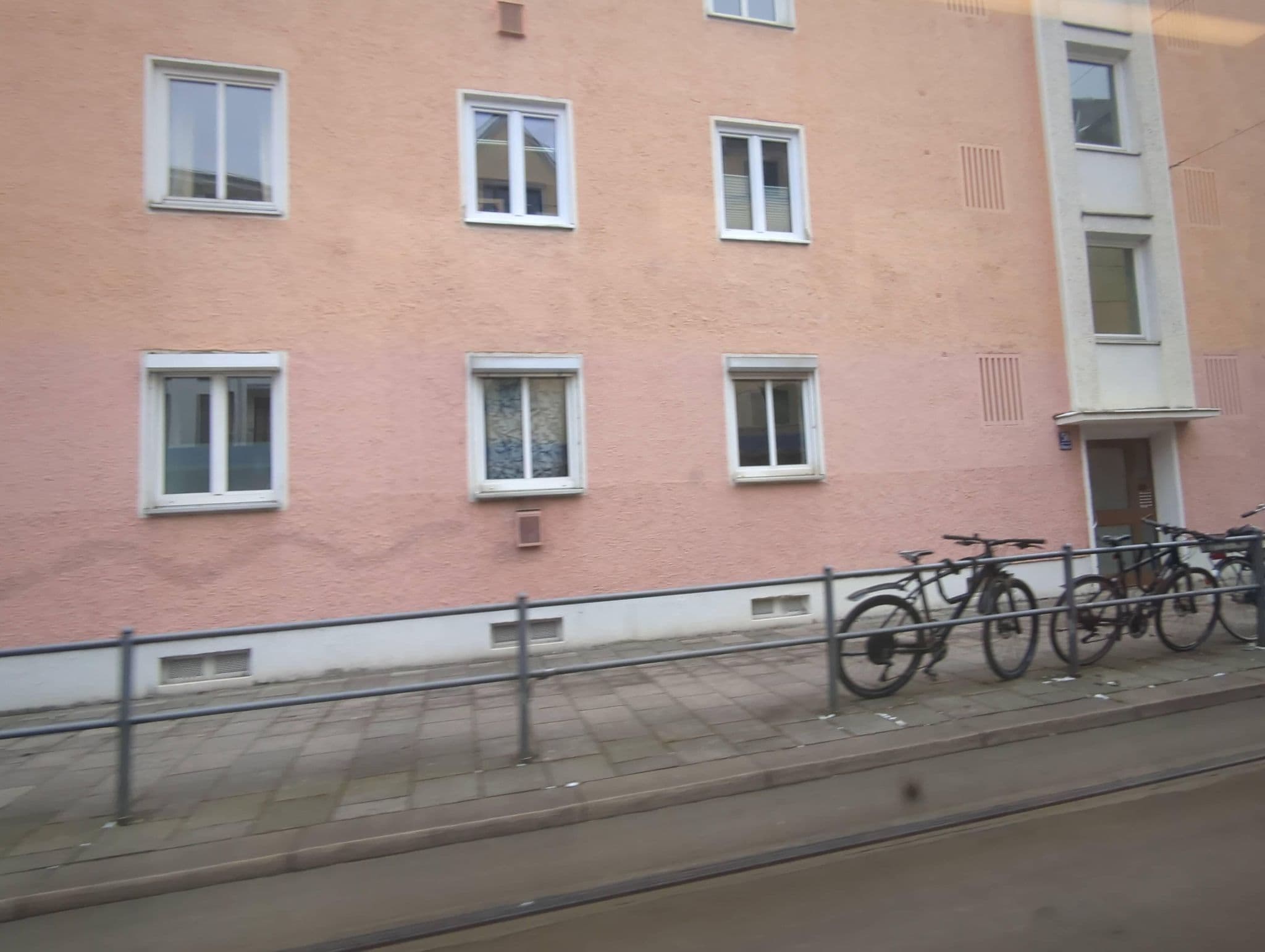 Street view near Tischahoehle, Bogenhausen — © miguel_andrade (CC BY-SA · Mapillary)