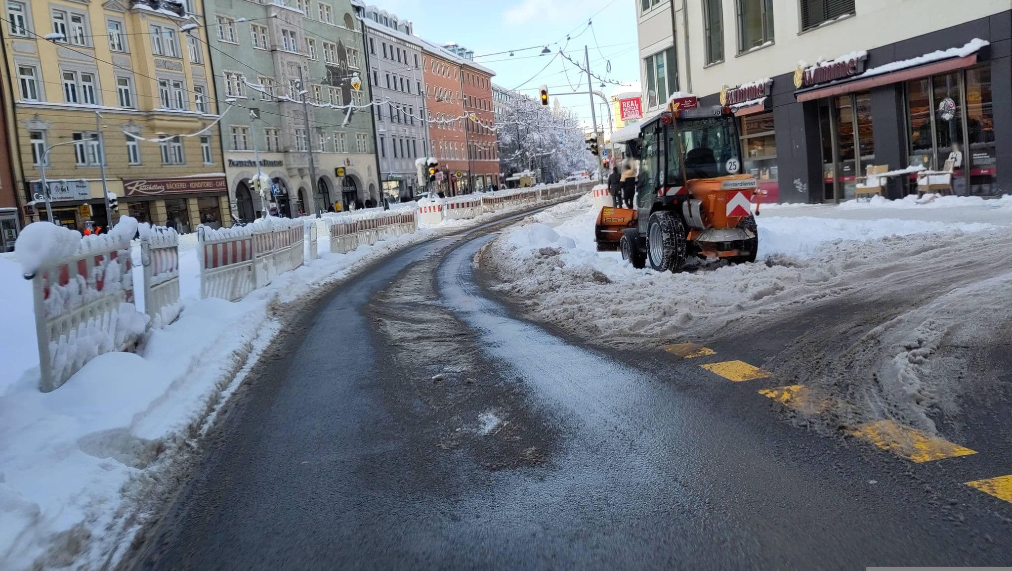Street view near Adeline Klinge, Munich — © thmunichways (CC BY-SA · Mapillary)