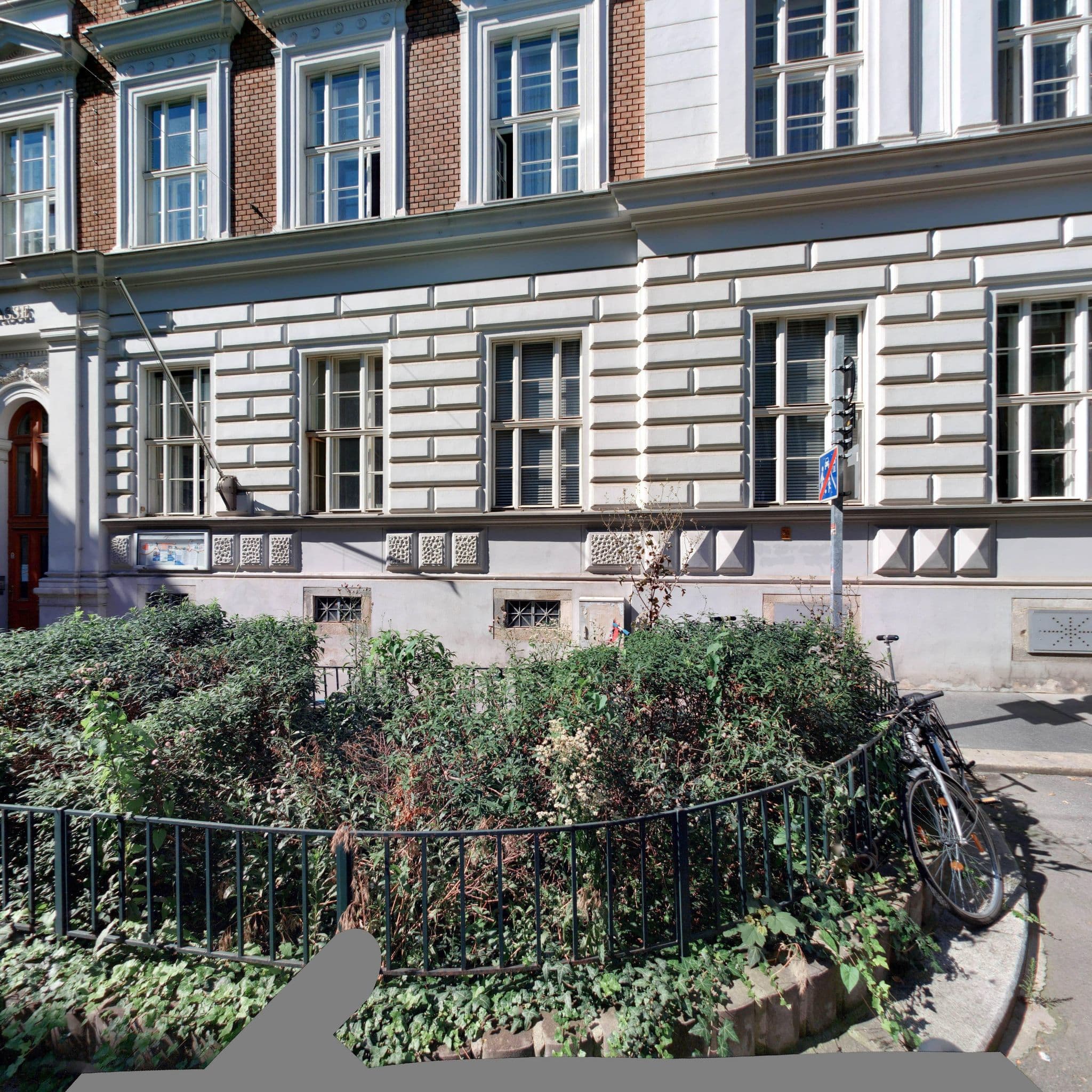 Street view near Business Apartments Vienna, Mariahilf — © eliasgander (CC BY-SA · Mapillary)