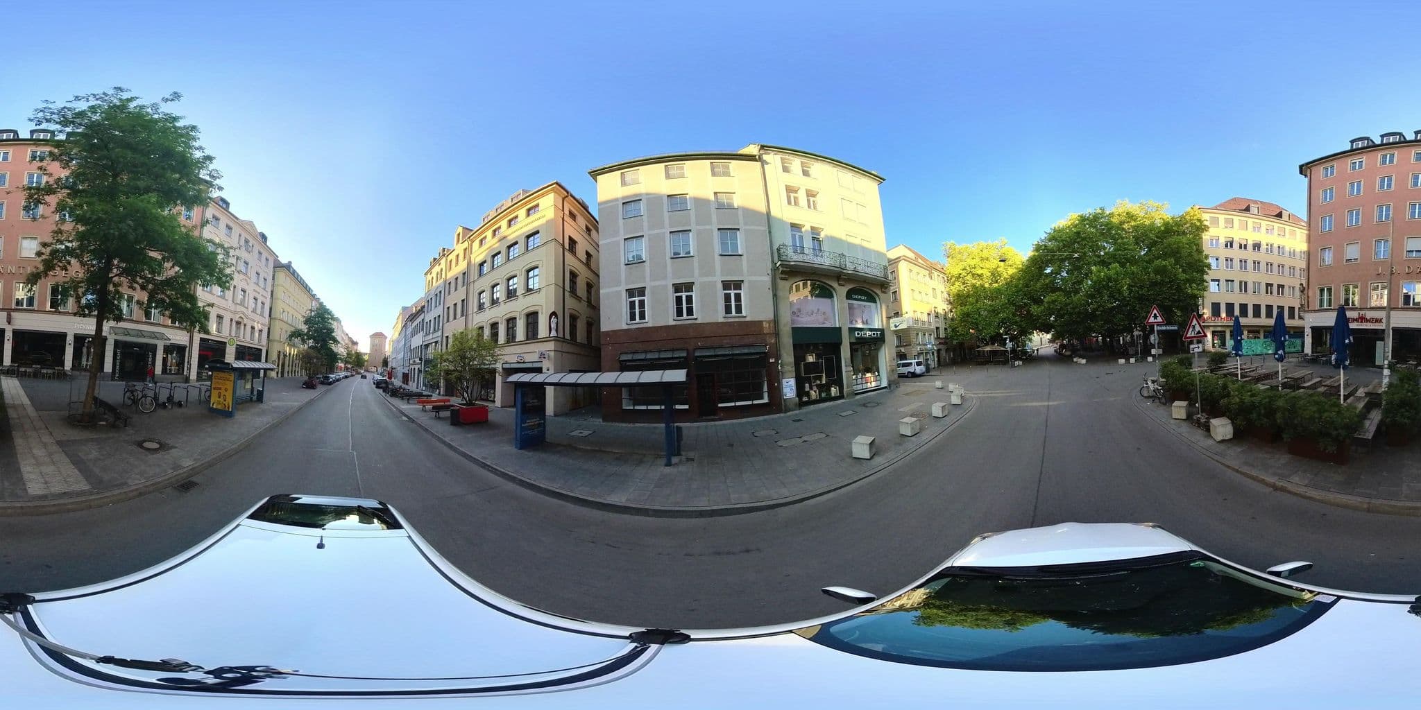 Street view near Cortiina Cake'n Tea Coffe Lobby Bar, Munich — © osmplus_org (CC BY-SA · Mapillary)