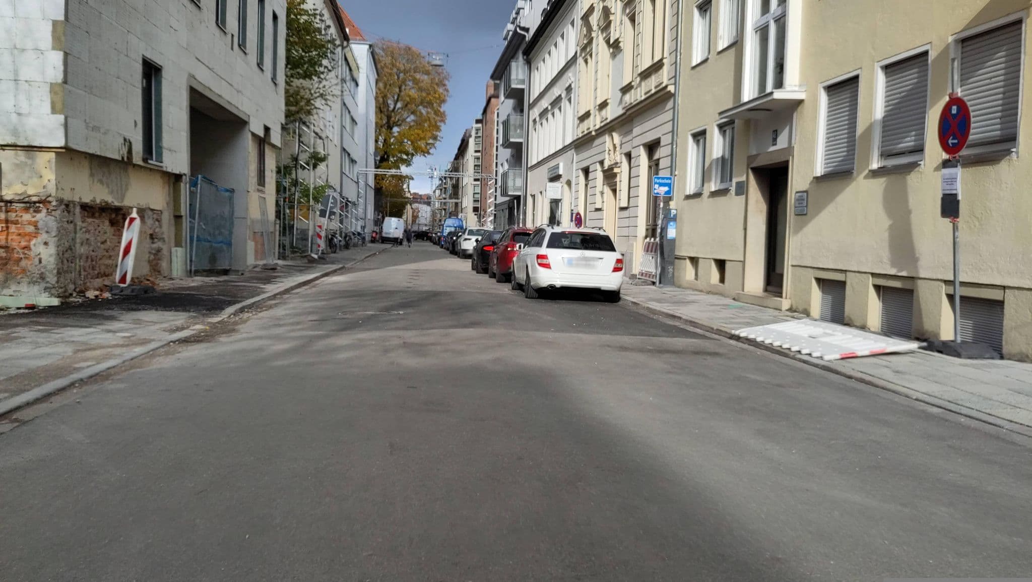 Street view near Hotel-Pension Carolin, Munich — © thmunichways (CC BY-SA · Mapillary)