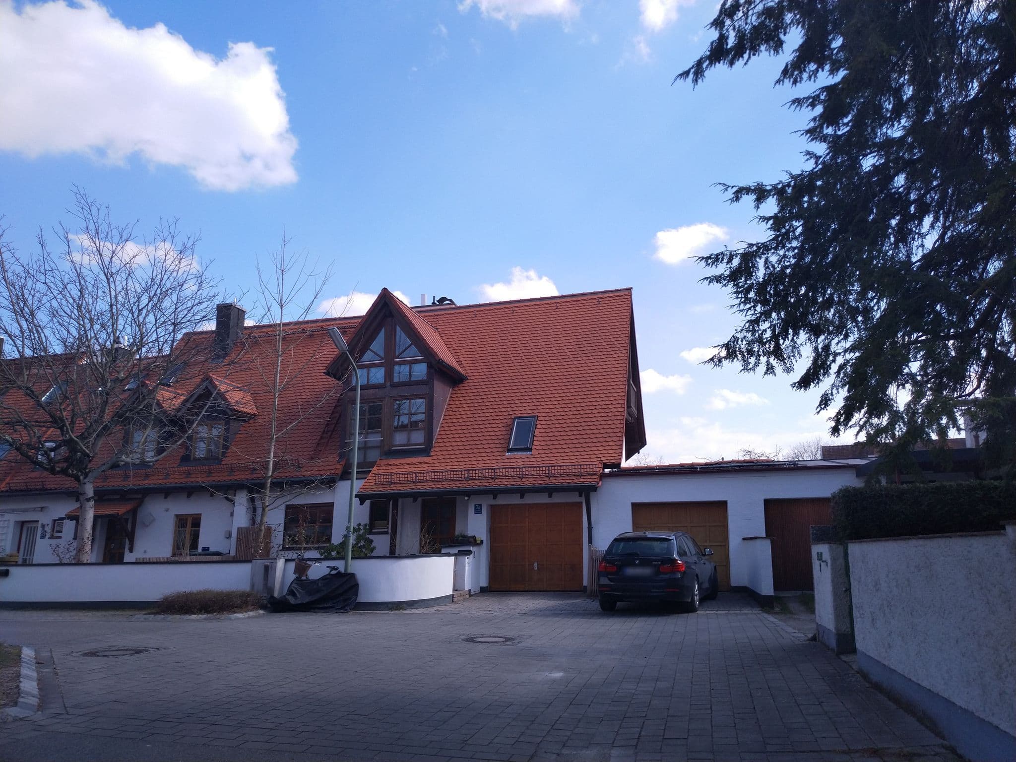 Street view near Eugen Scholl Redakteur, Oberschleißheim — © ente (CC BY-SA · Mapillary)