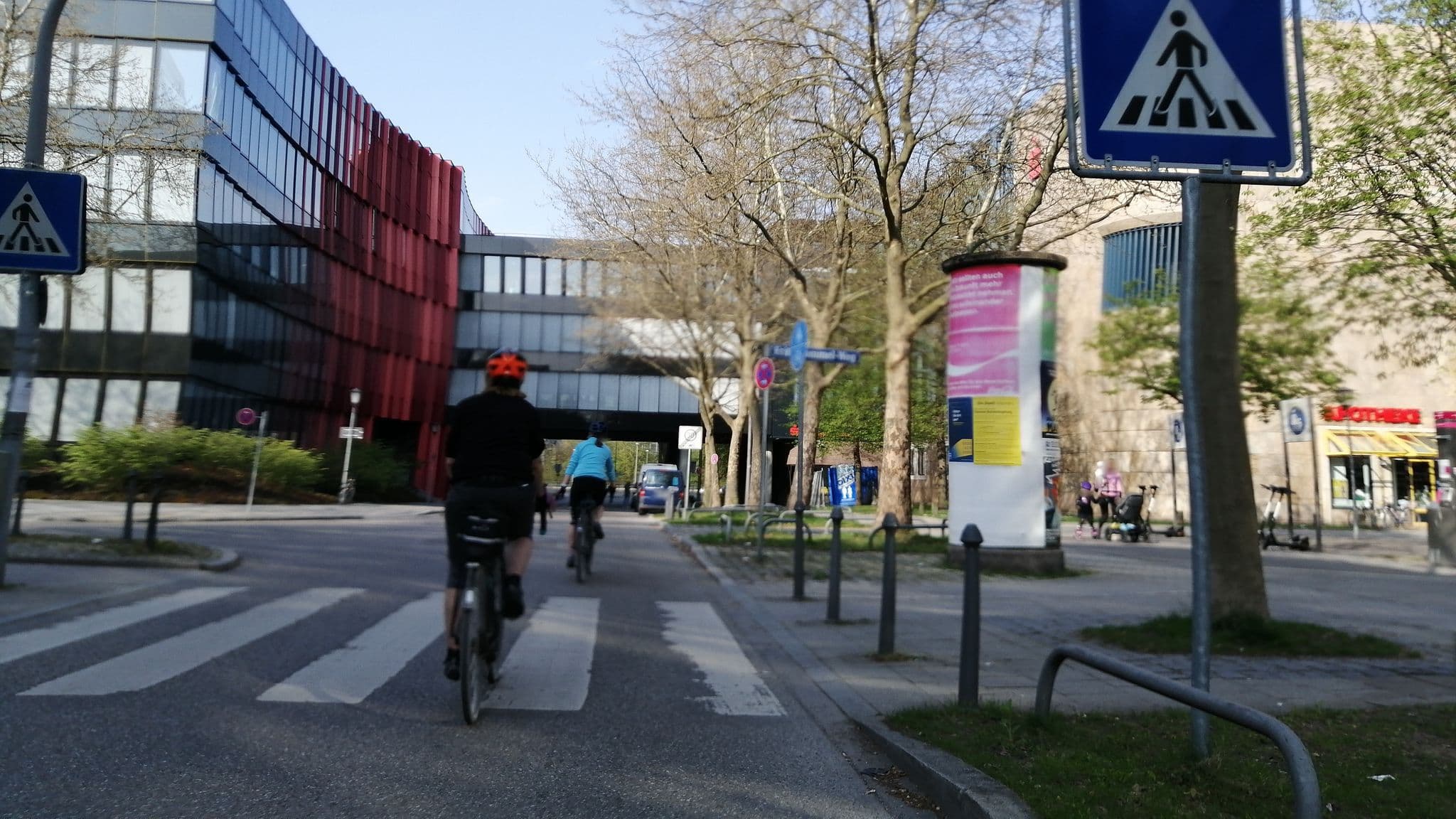 Street view near Pullman Munich, Bogenhausen — © jpmw (CC BY-SA · Mapillary)