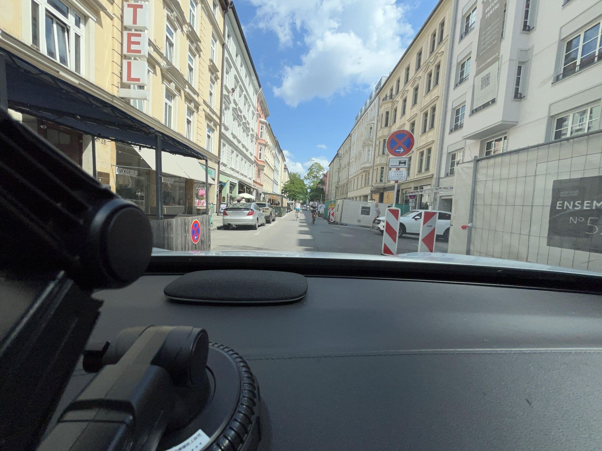Street view near das HOTEL in München, Munich — © lin_wang (CC BY-SA · Mapillary)