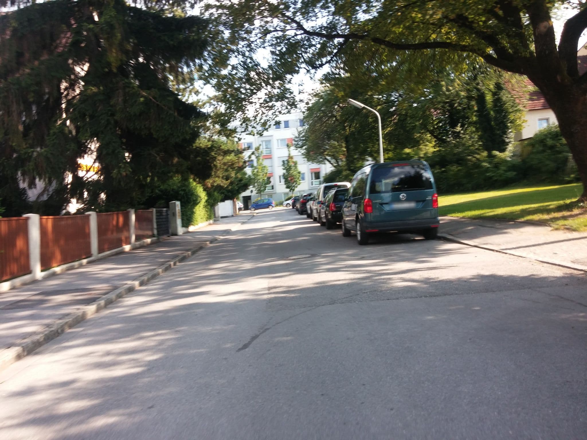 Street view near Pension Fleischmann am Olympiagelände, Bogenhausen — © umap (CC BY-SA · Mapillary)