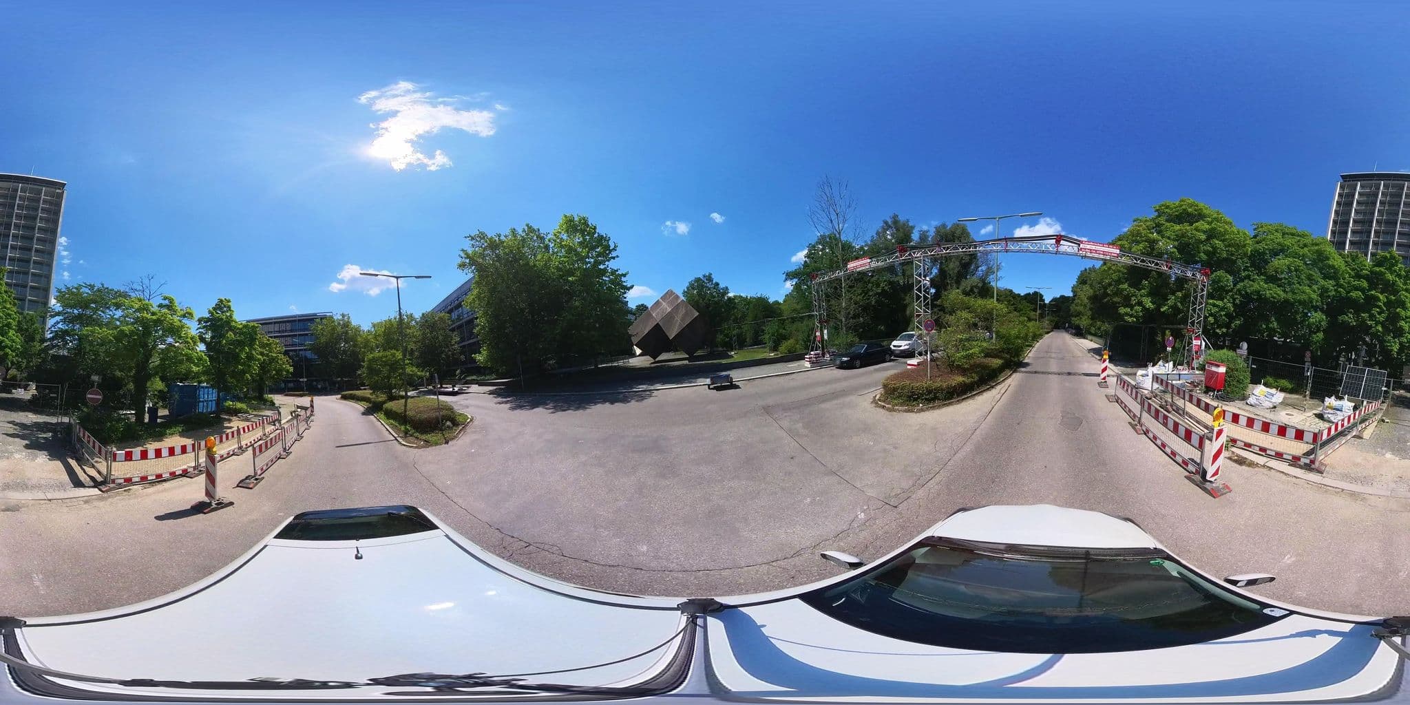 Street view near Hilton Pool, Bogenhausen — © osmplus_org (CC BY-SA · Mapillary)