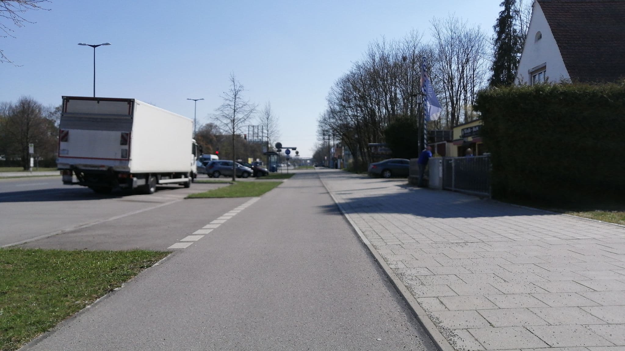 Street view near Roubin Renate Hotel und Pension, Oberschleißheim — © jpmw (CC BY-SA · Mapillary)