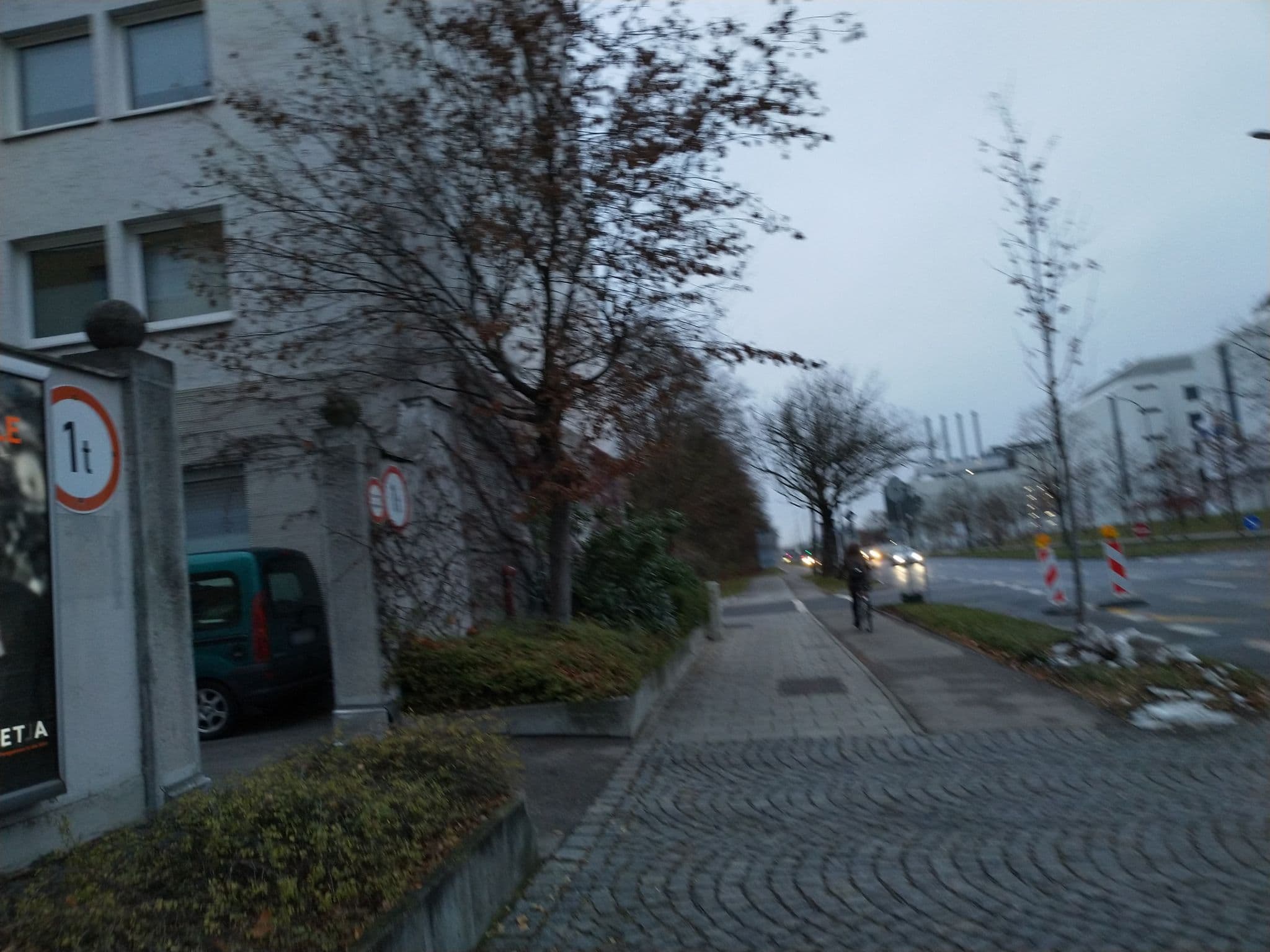 Street view near The Base Munich, Unterföhring — © ente (CC BY-SA · Mapillary)