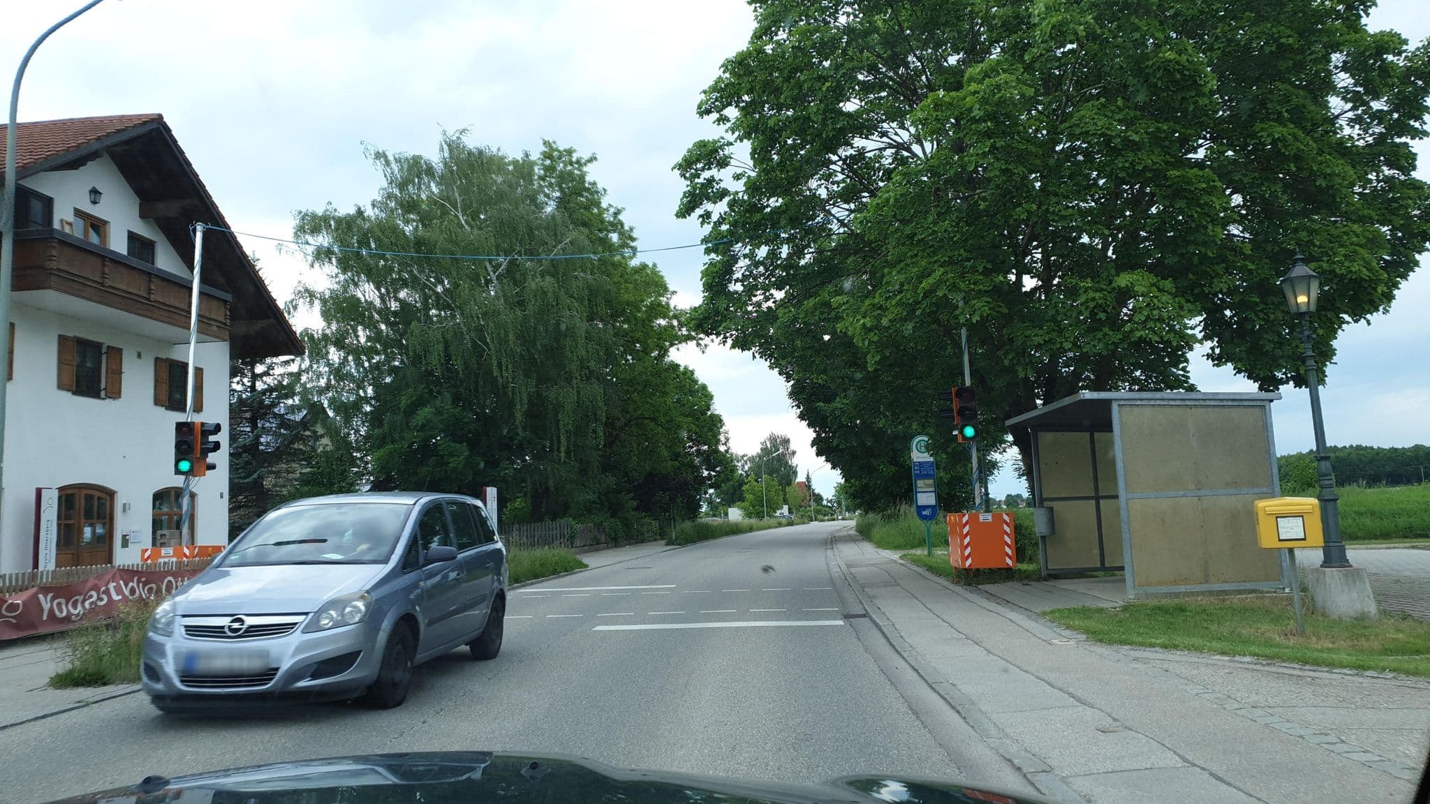 Street view near Sonja Maier Pension, Pliening — © Saibot_2020 (CC BY-SA · Mapillary)