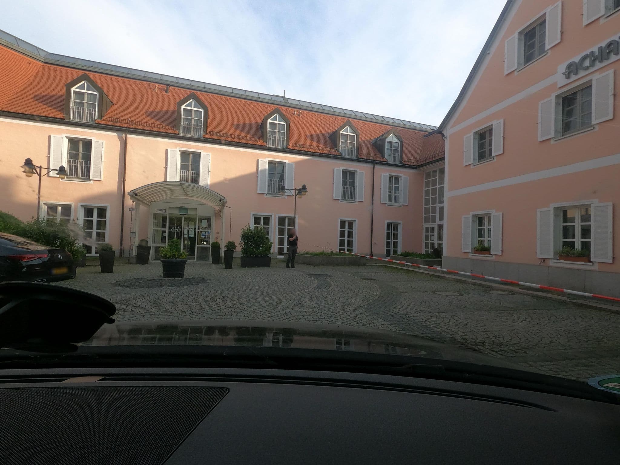 Street view near ACHAT Premium Messe-München, Aschheim — © saschahaberkorn (CC BY-SA · Mapillary)