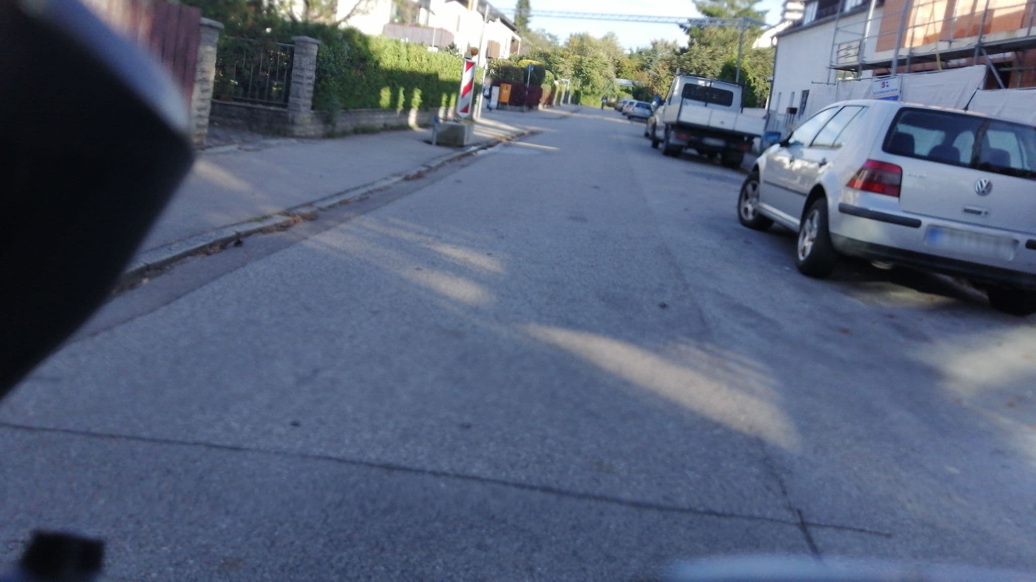Street view near Hotel Arena, Unterföhring — © jpmw (CC BY-SA · Mapillary)
