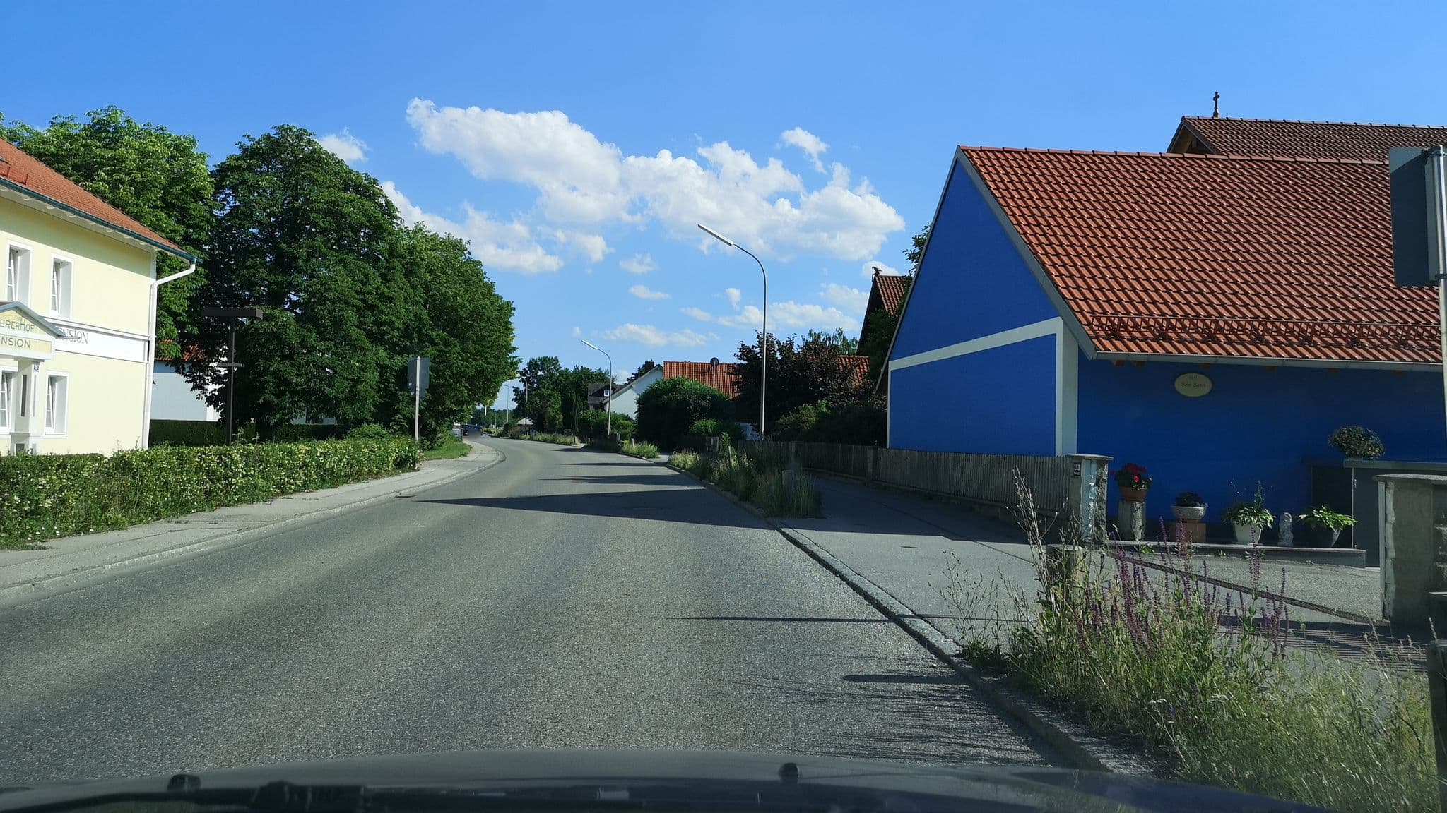 Street view near Pension Schererhof, Pliening — © skiloo (CC BY-SA · Mapillary)